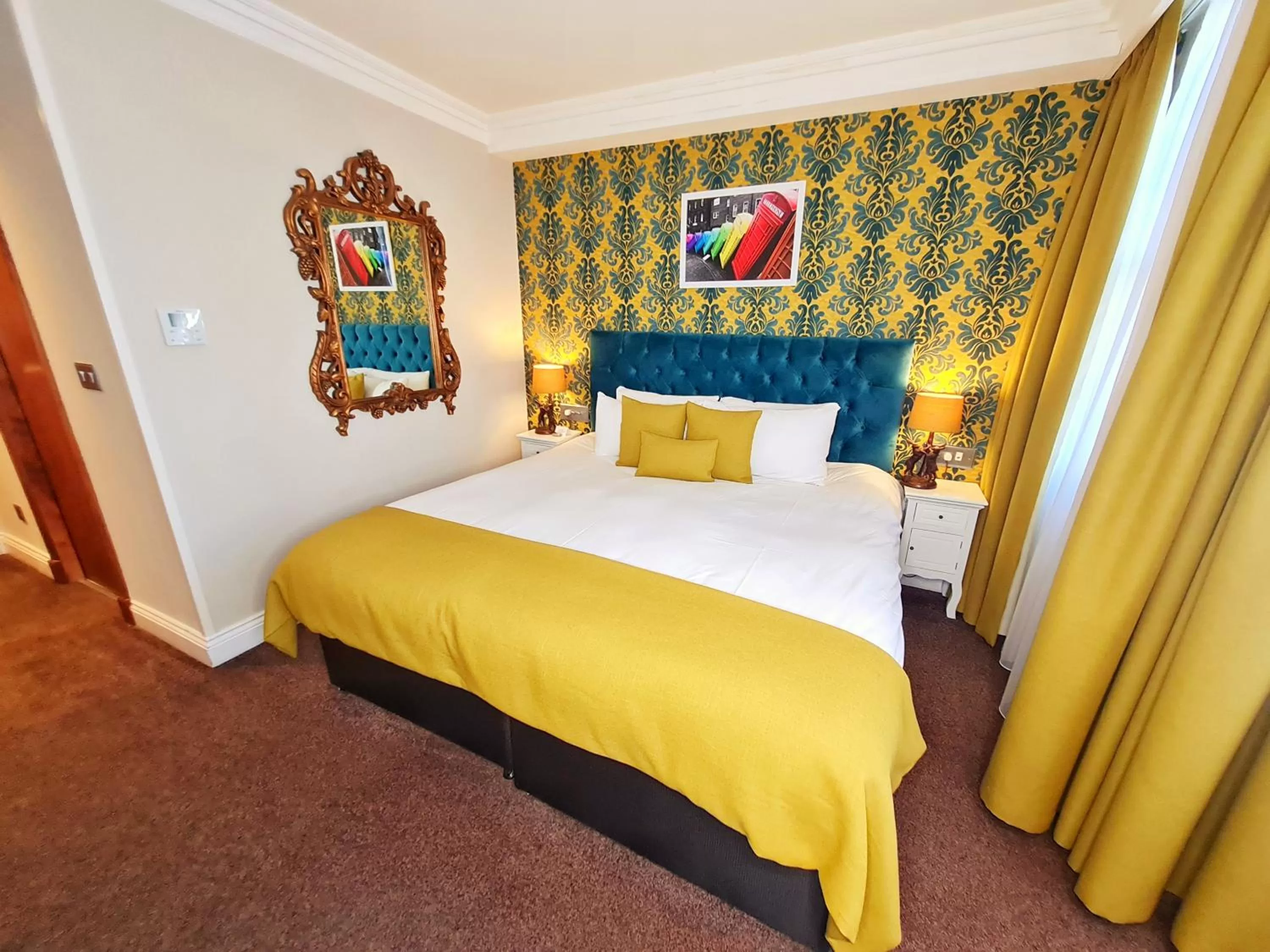 Photo of the whole room, Bed in Ashburn Hotel