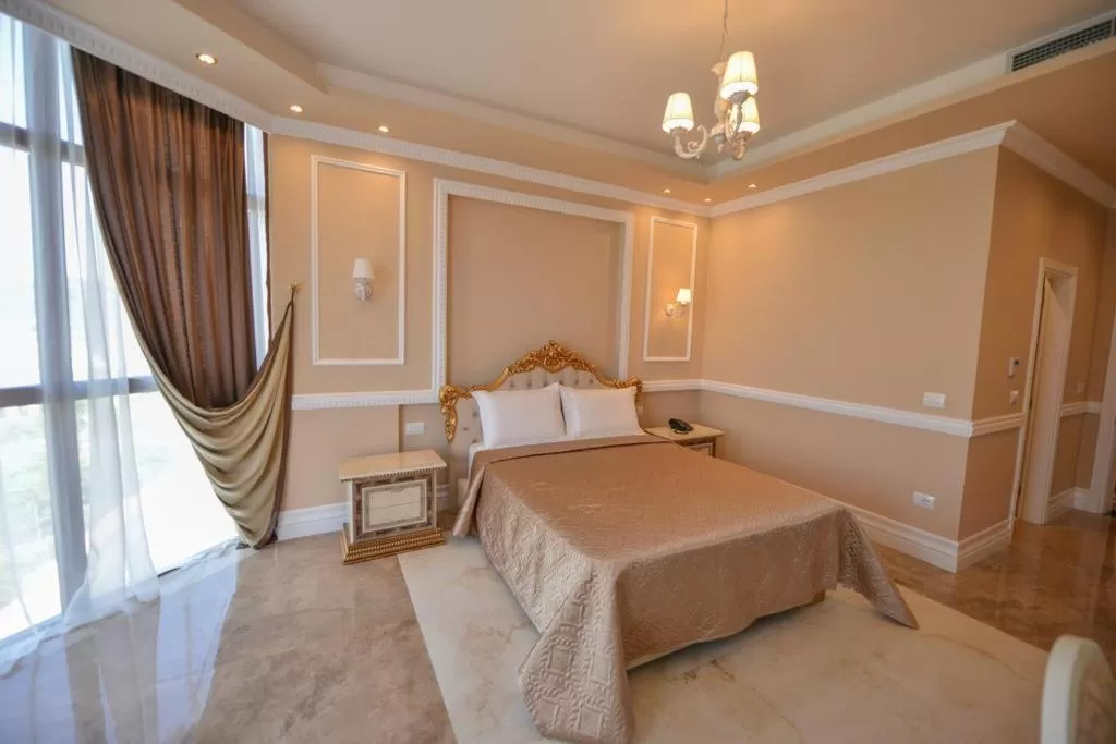 Photo of the whole room, Bed in Luani ARTE