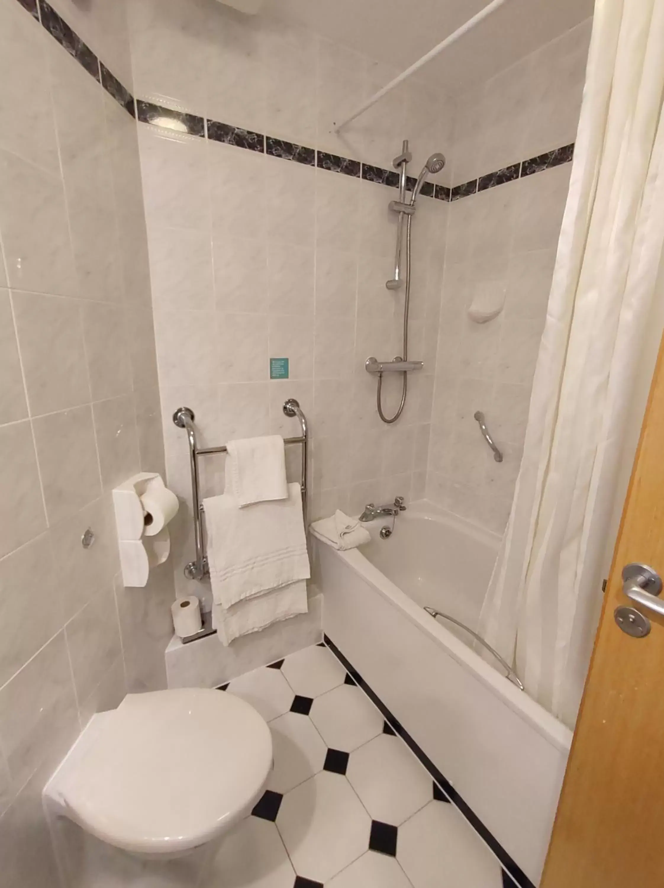 Bathroom in Poole Quay Hotel