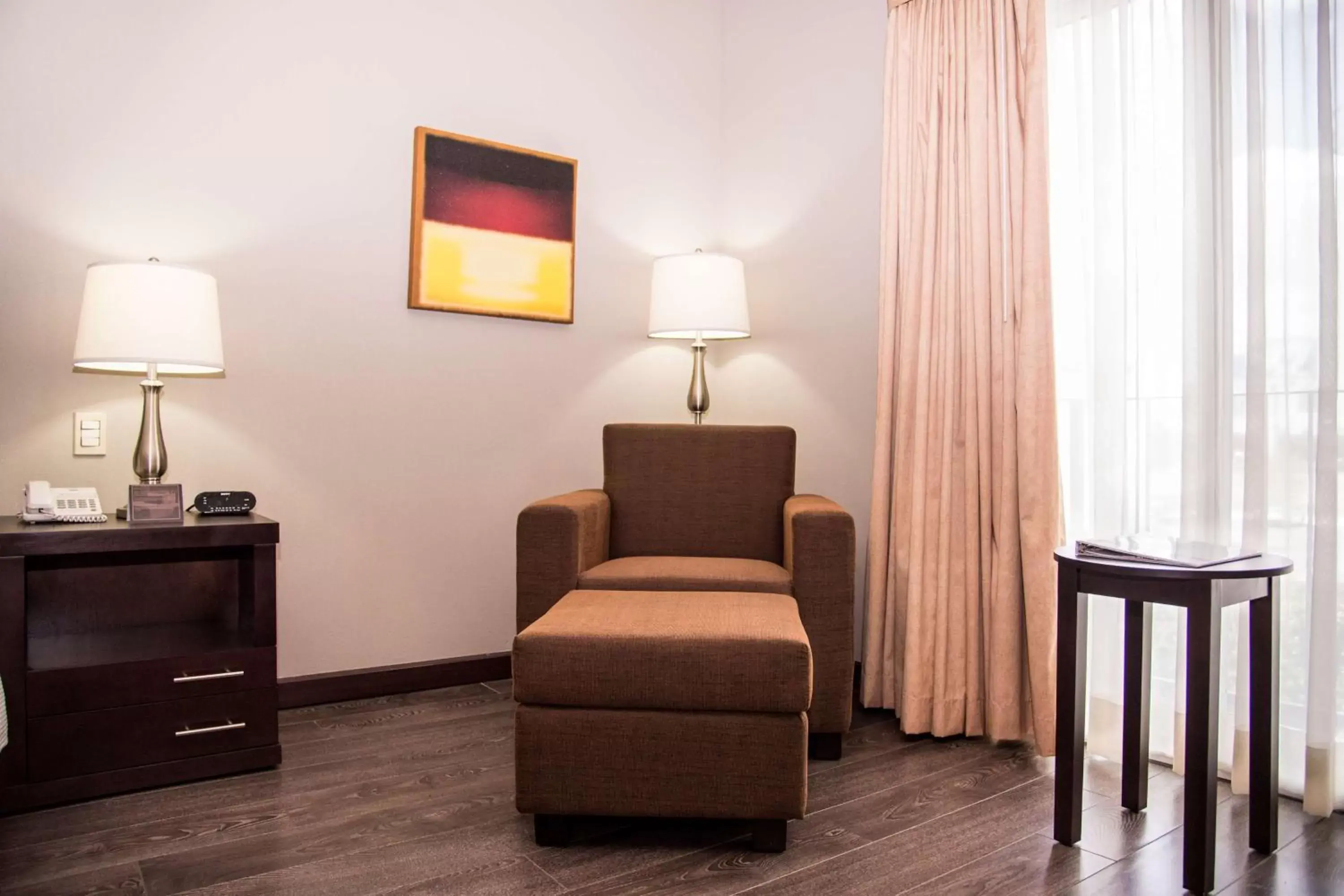 Photo of the whole room, Seating Area in Best Western PLUS Monterrey Airport