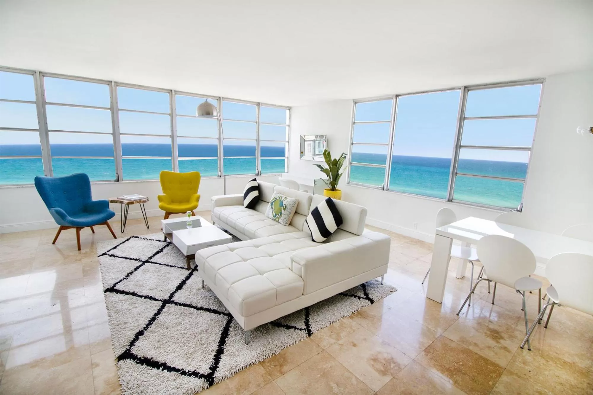Living room in Seacoast Suites on Miami Beach