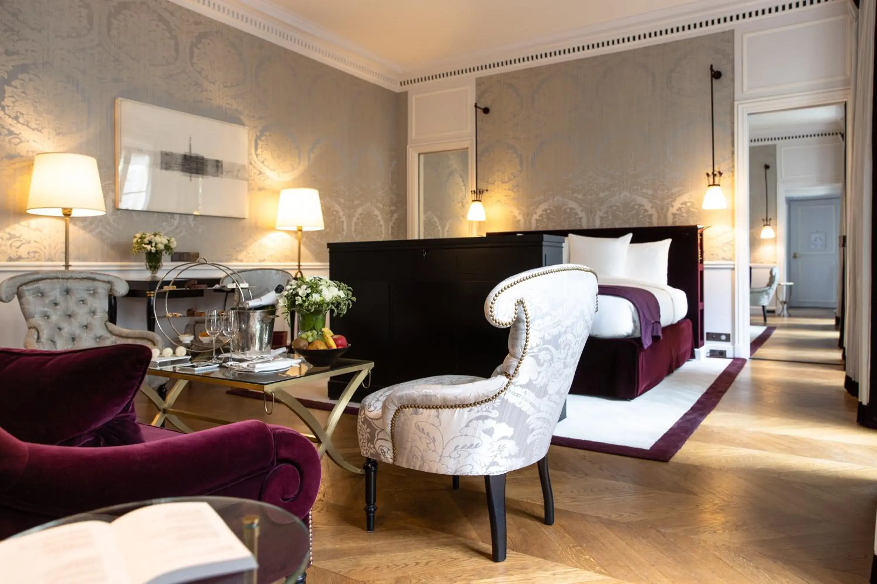 Bedroom, Seating Area in La Réserve Paris Hotel & Spa