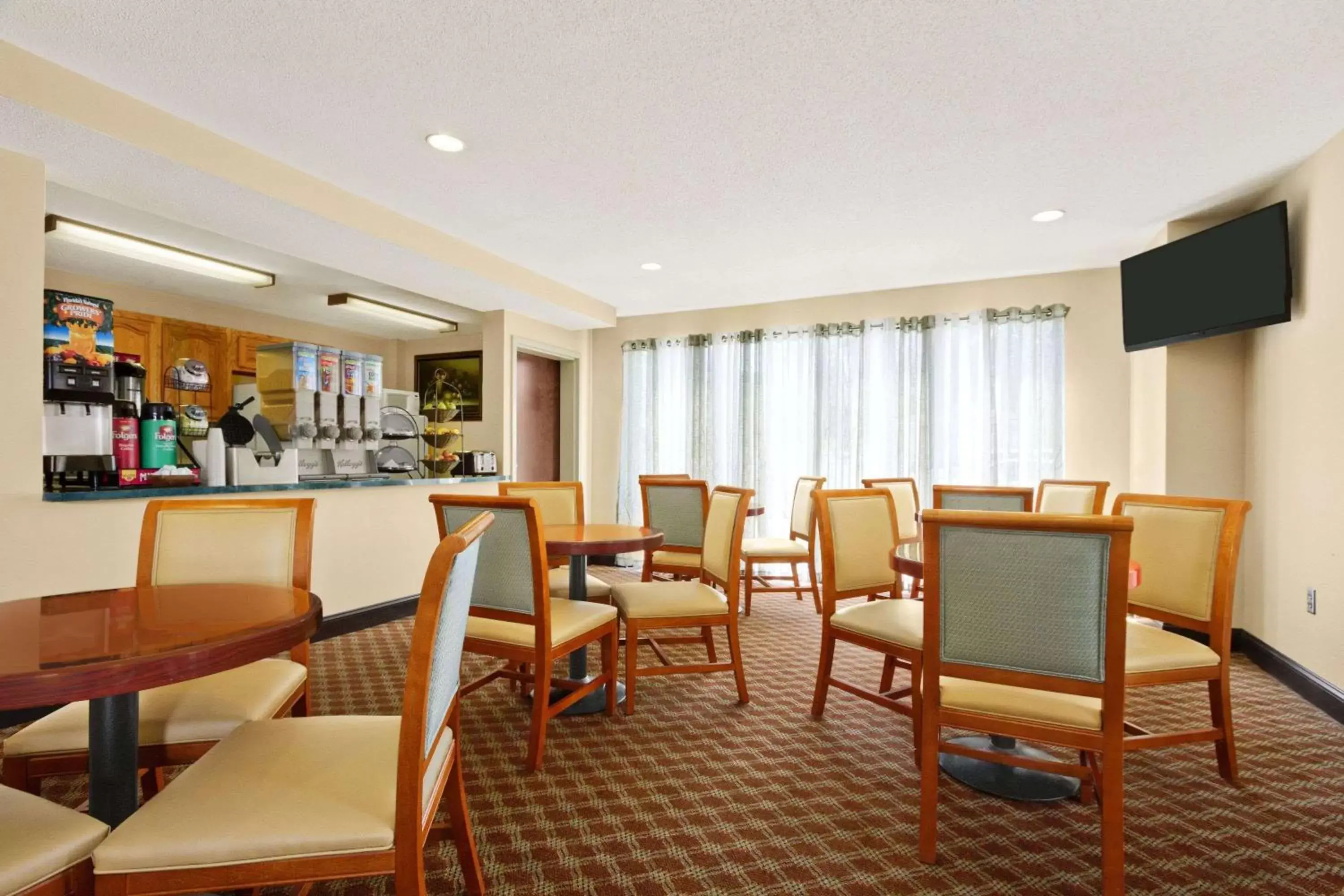 Restaurant/places to eat, Lounge/Bar in Ramada Limited - Columbia