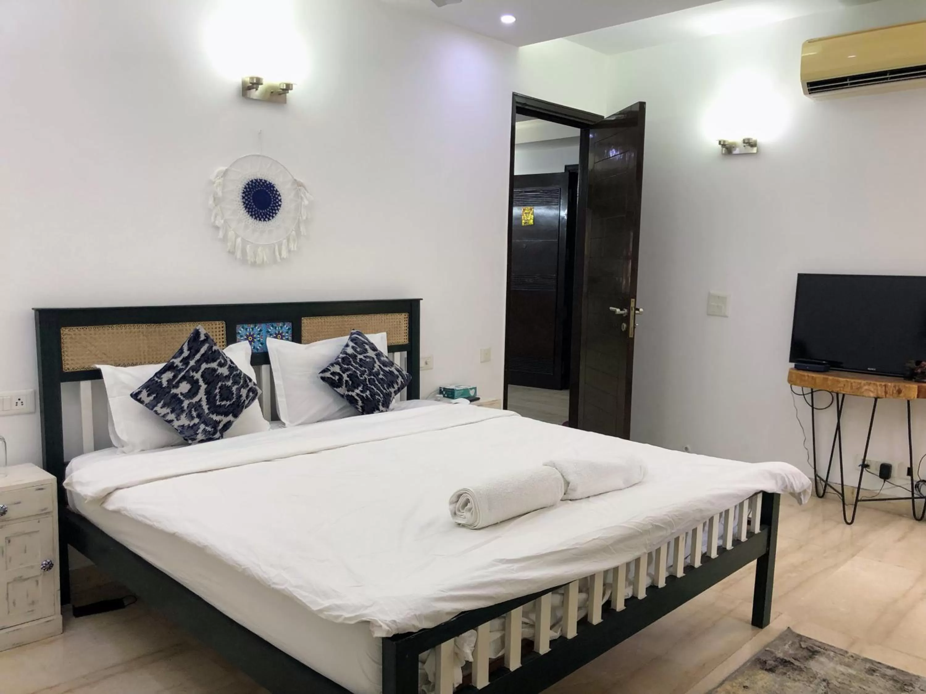 Bed in Avatar Living @Safdarjung Enclave