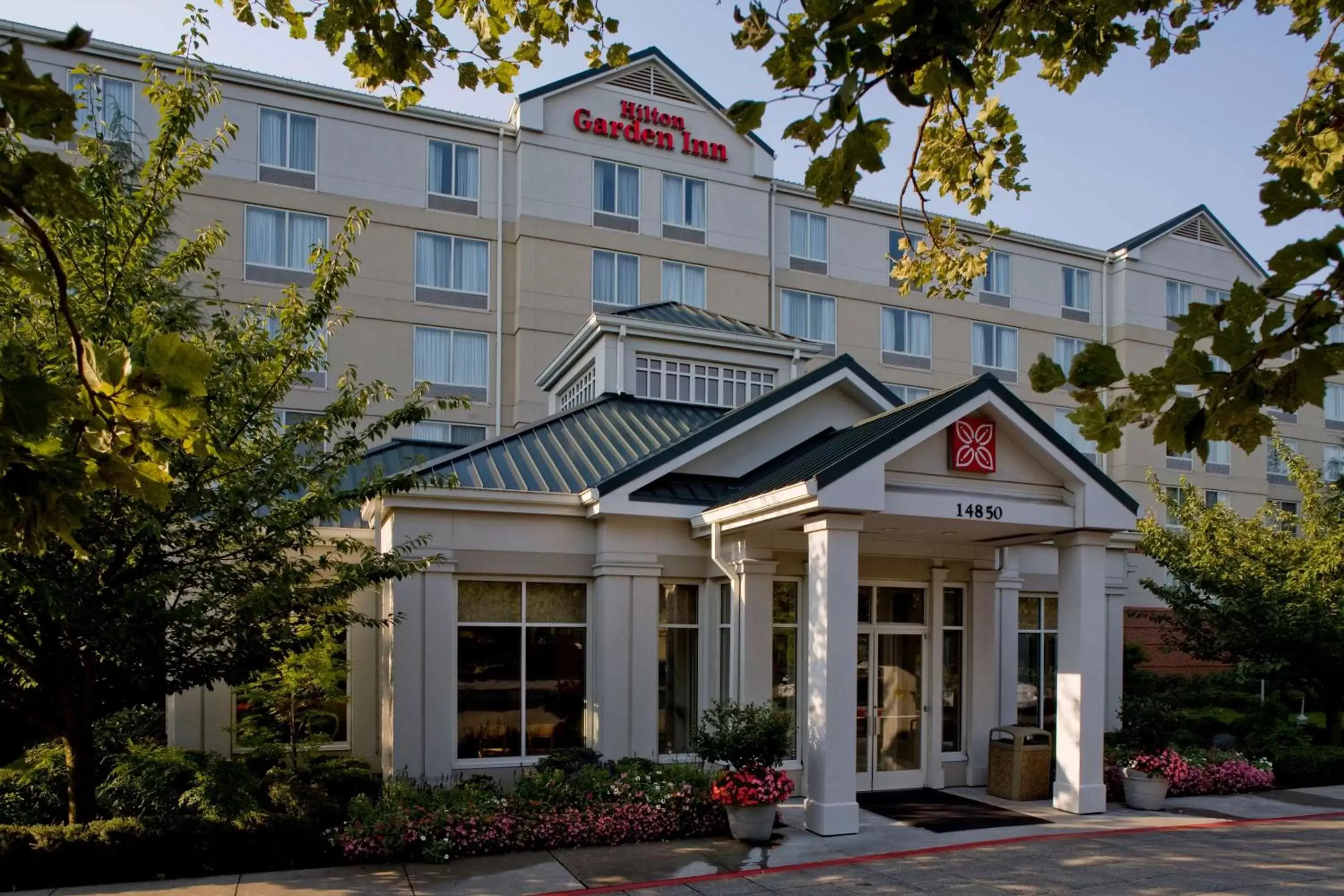 Property Building in Hilton Garden Inn Portland Lake Oswego