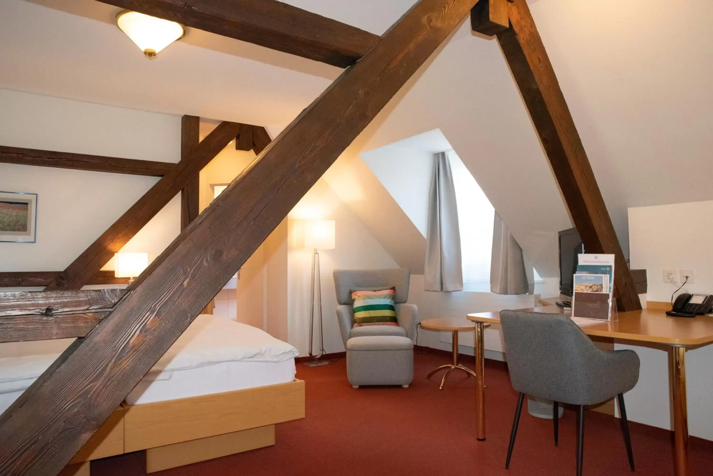 Seating area, Bed in Hotel Promenade