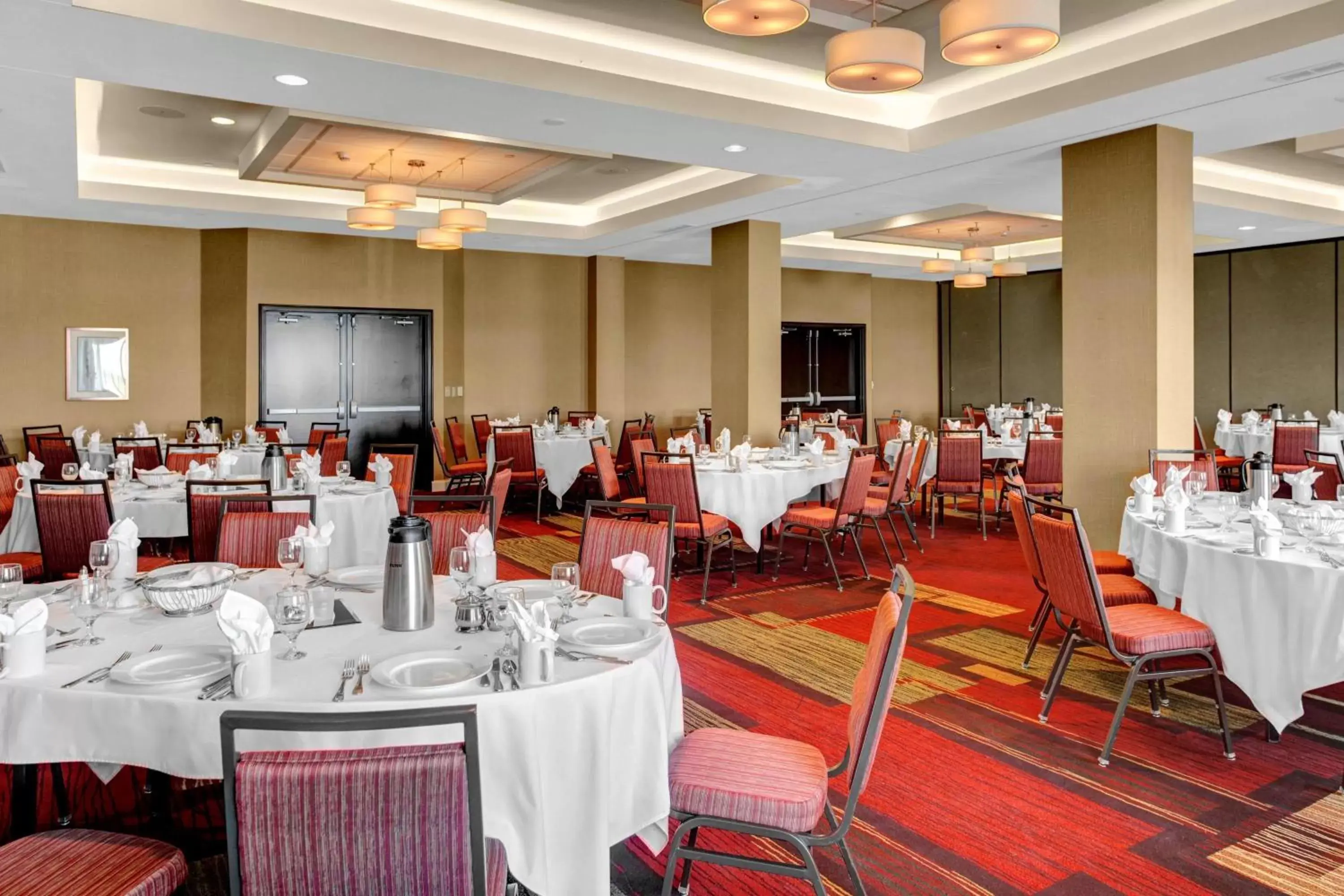 Meeting/conference room, Restaurant/Places to Eat in Courtyard by Marriott St. Cloud