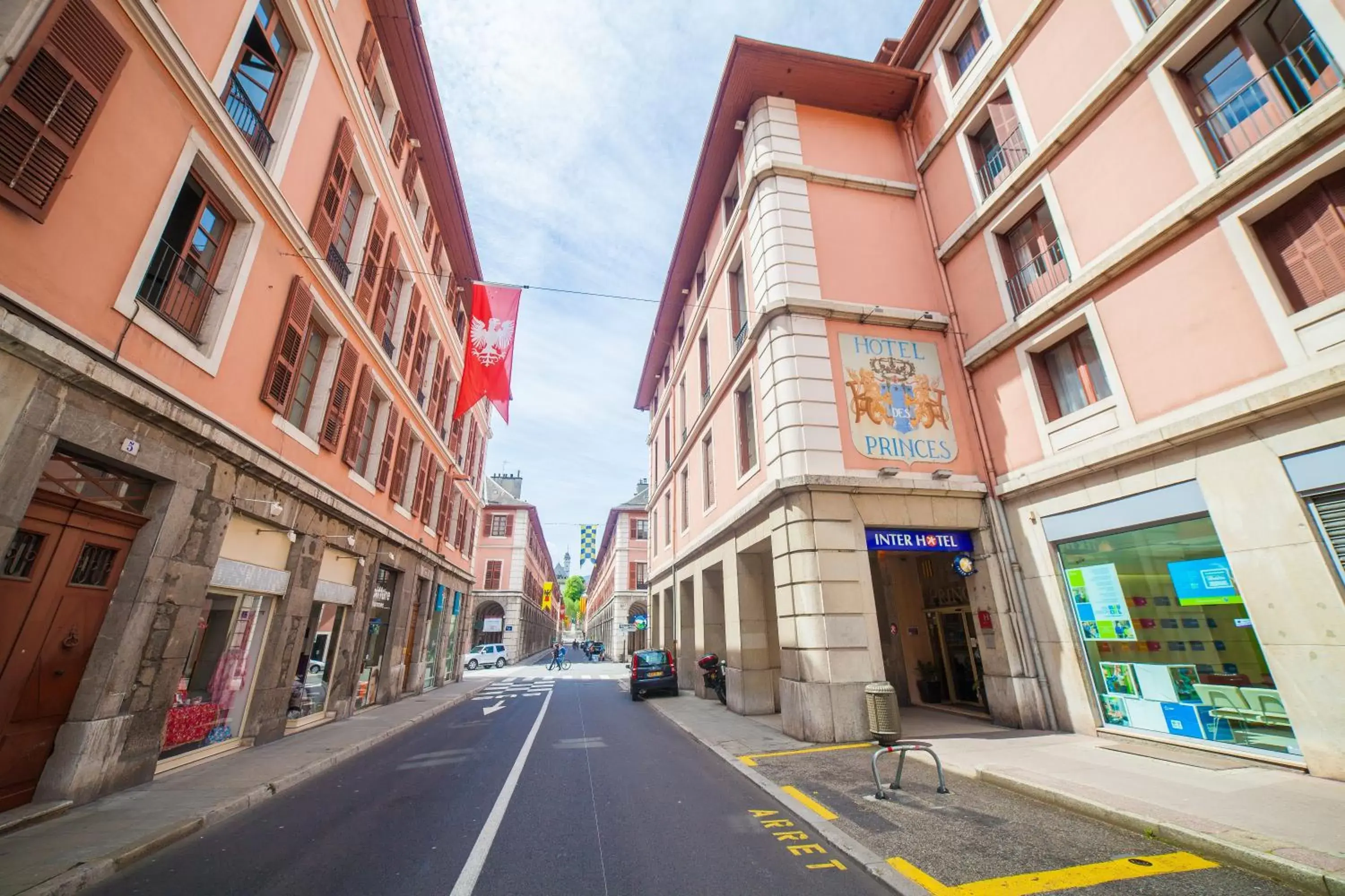 Facade/entrance in Hôtel des Princes, Chambéry Centre Facade/entrance in Hôtel des Princes, Chambéry Centre