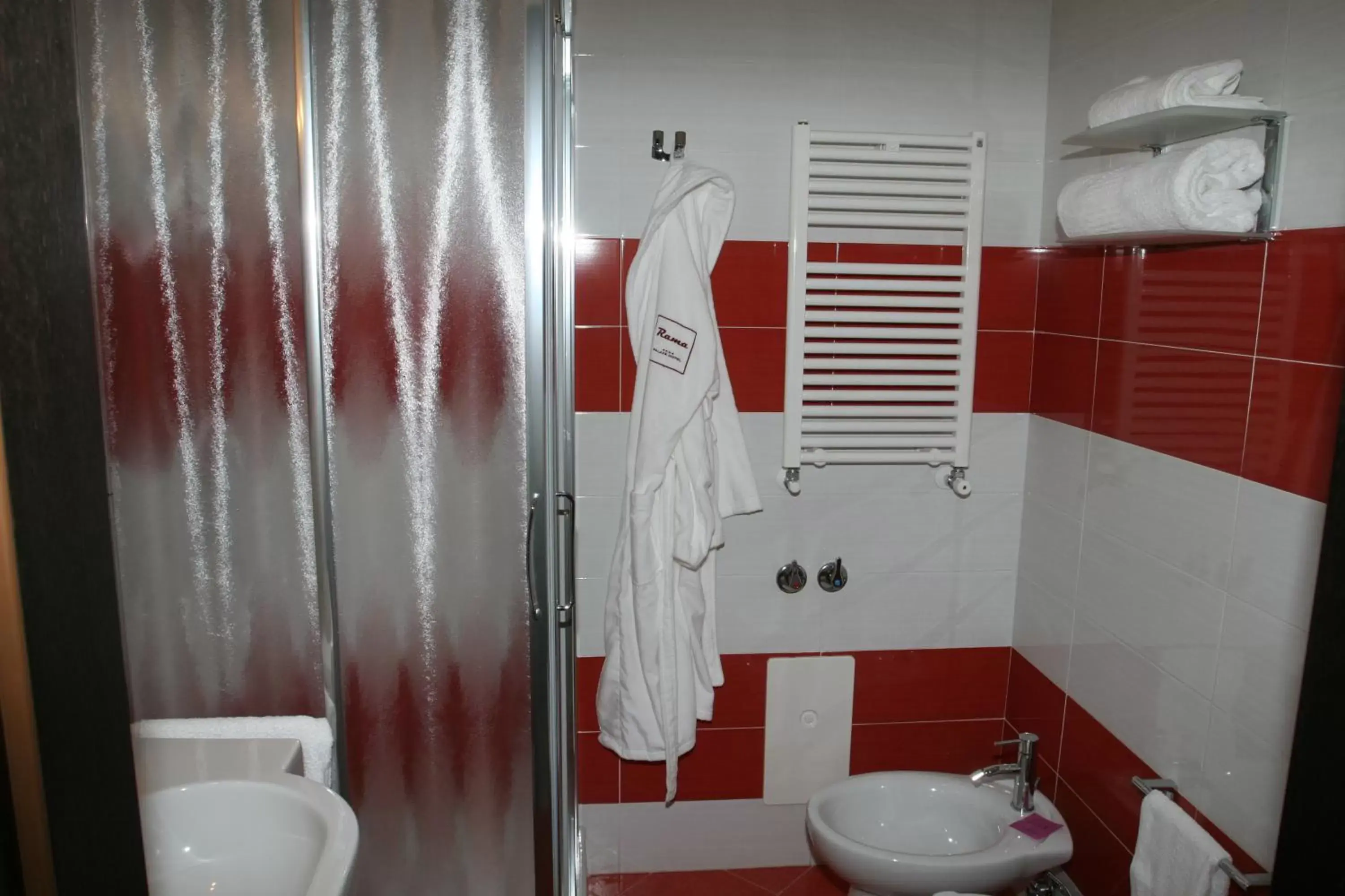 Shower, Bathroom in Rama Palace Hotel