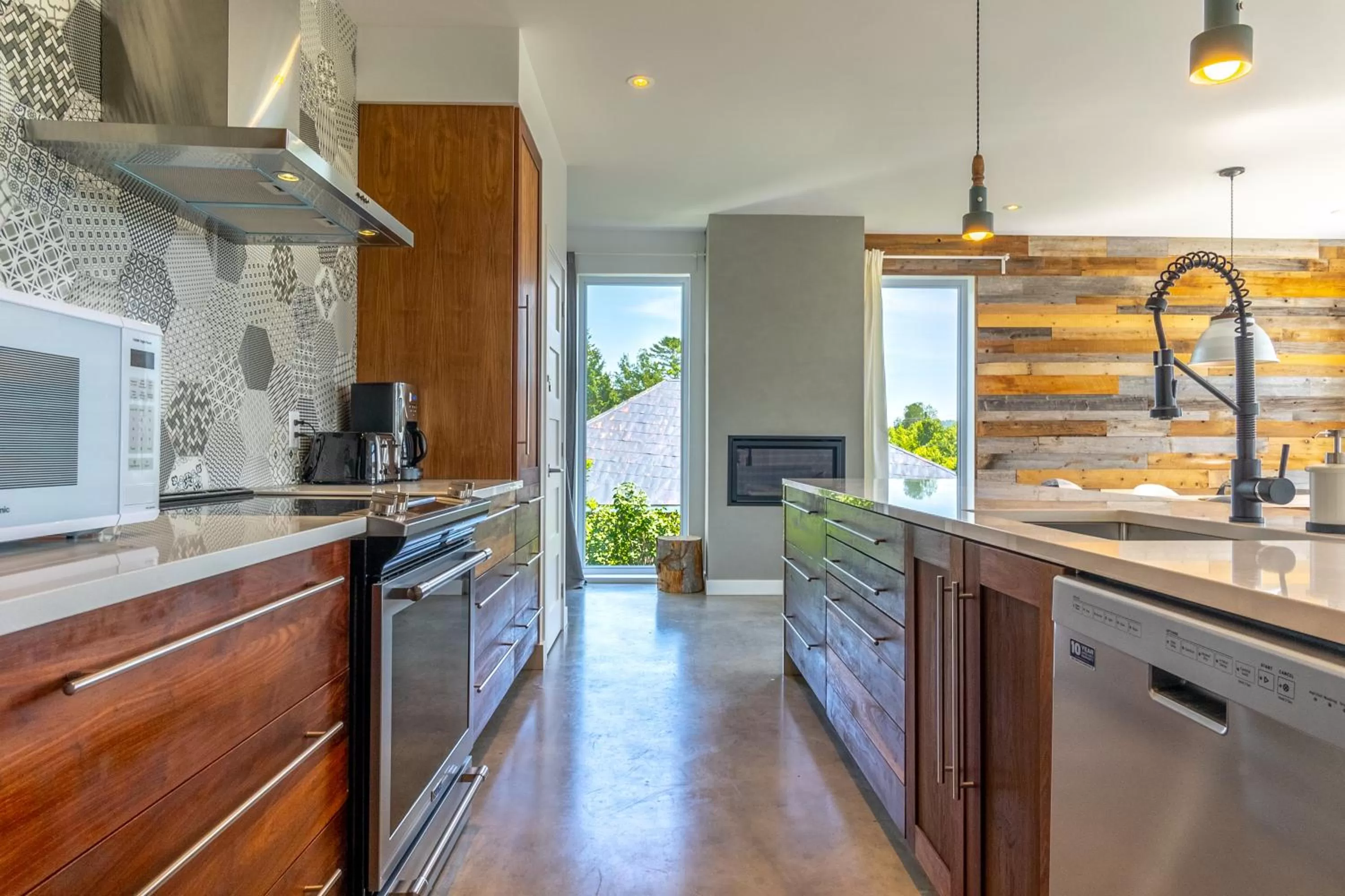 Kitchen or kitchenette in Hôtel Val-David - Appartements de la Gare