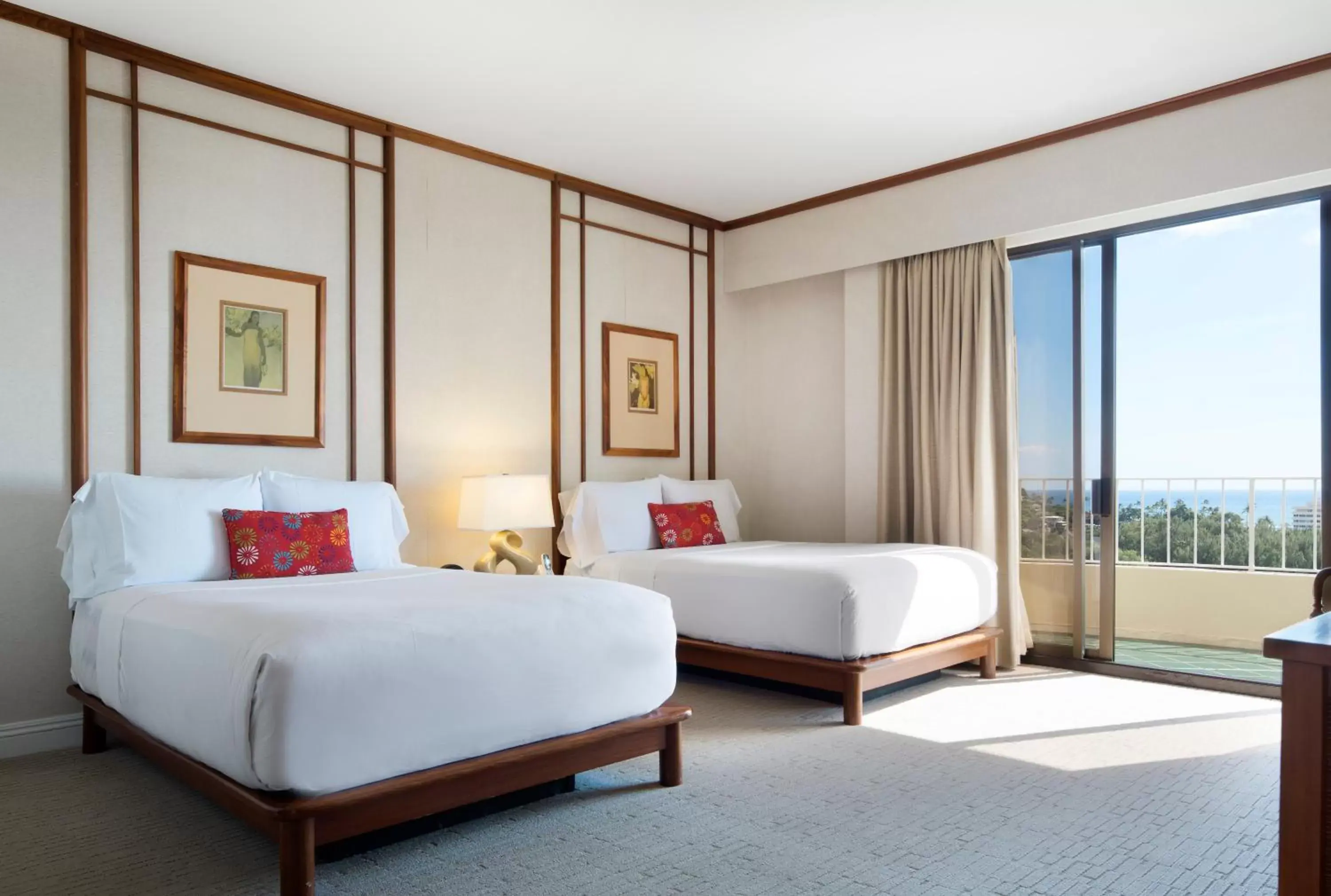 Bedroom, Bed in Lotus Honolulu at Diamond Head