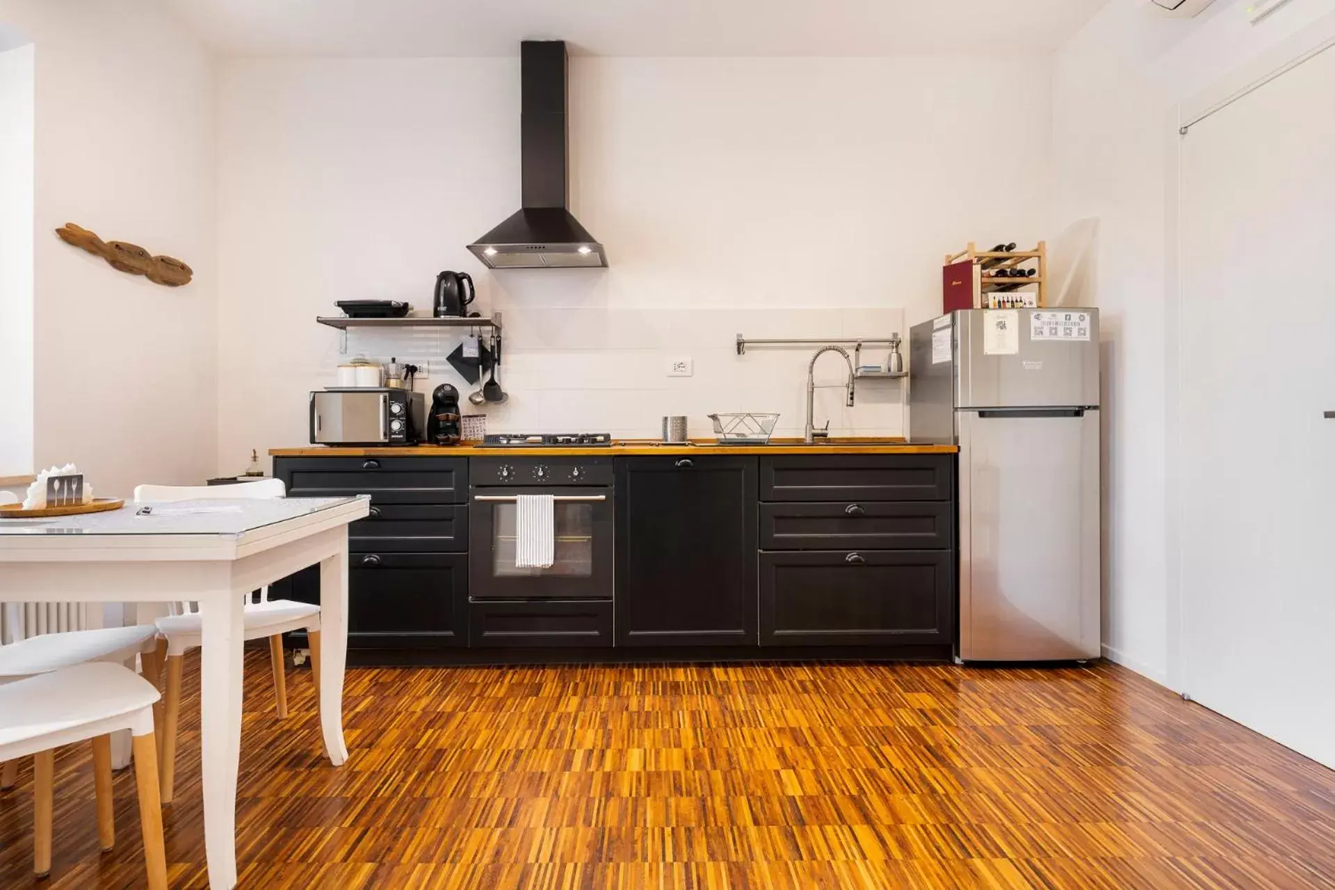 Bedroom, Kitchen/Kitchenette in La Coroncina Lodging