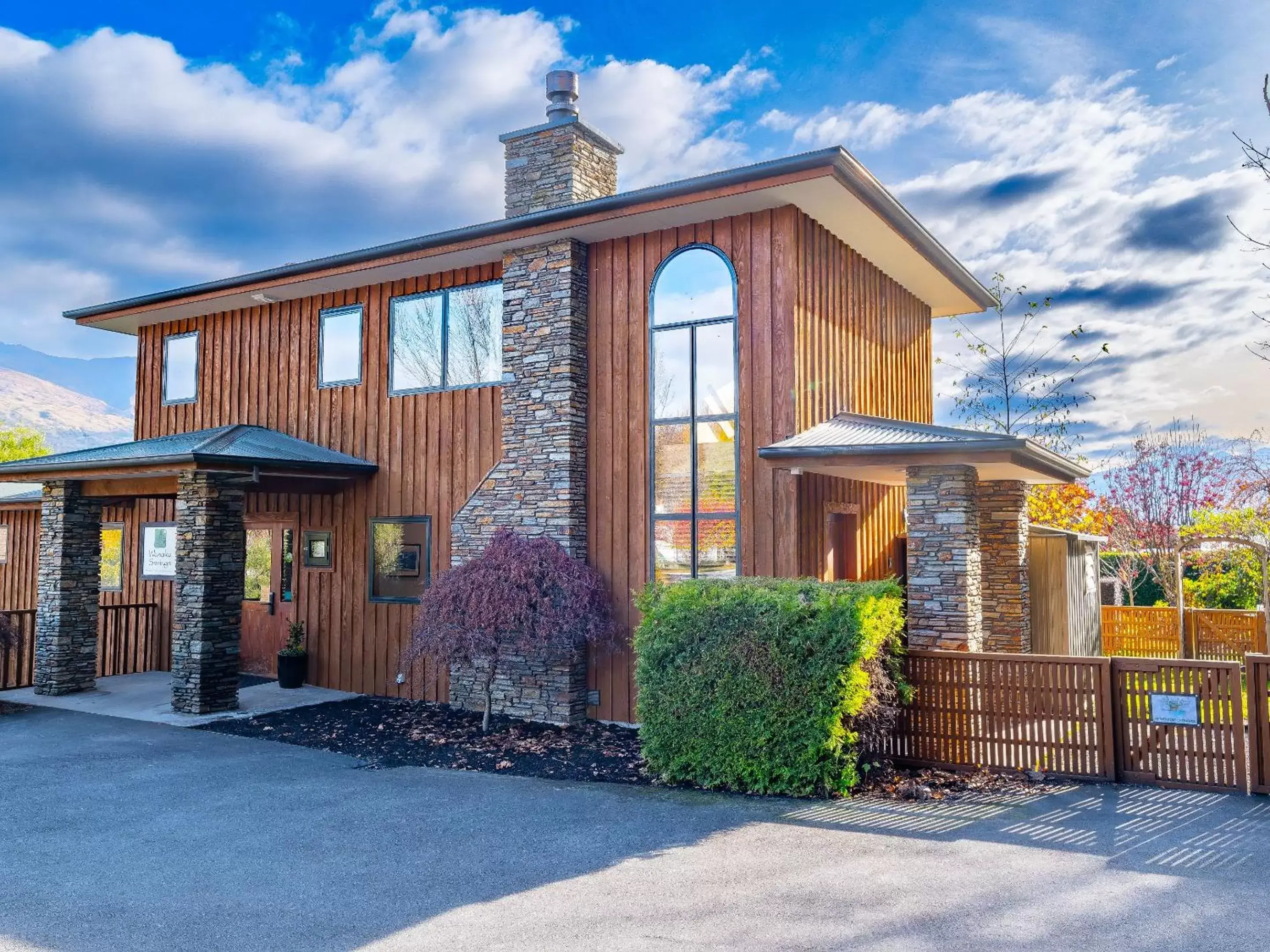 Wanaka Springs Lodge Wanaka Springs Lodge