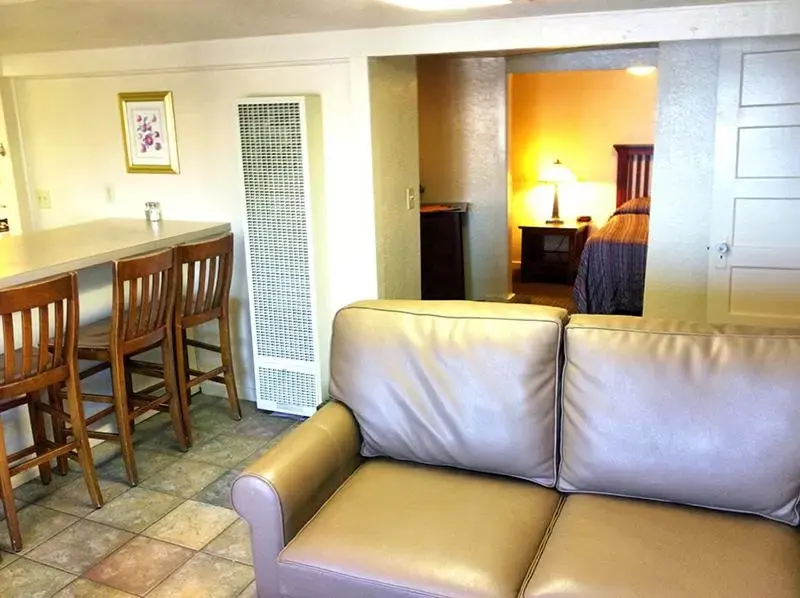 Living room, Seating Area in Capitola Venetian Hotel