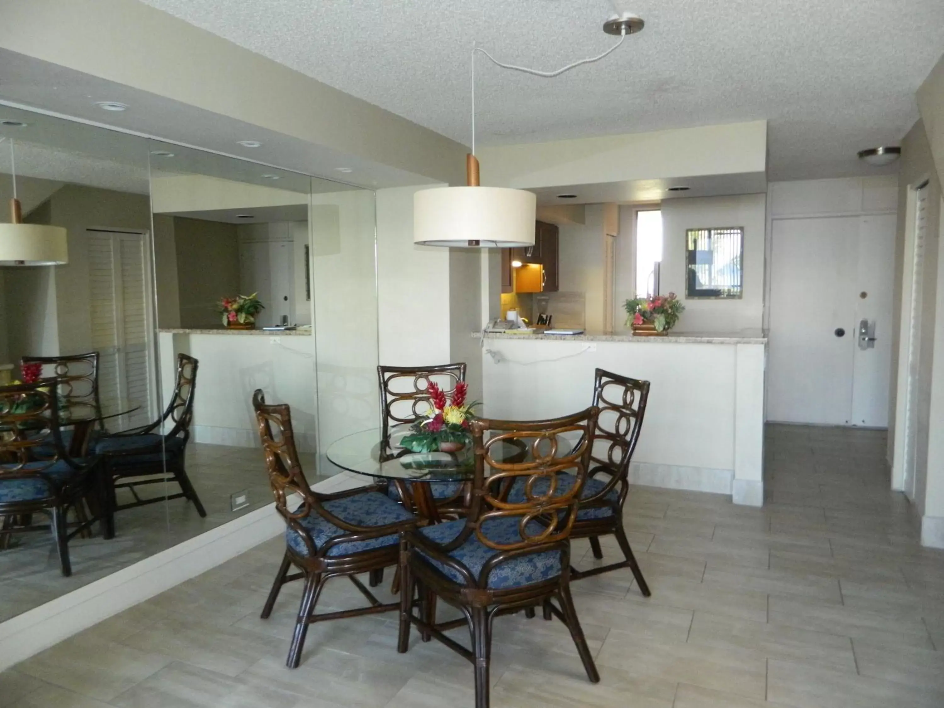 Dining Area in Kahana Villa