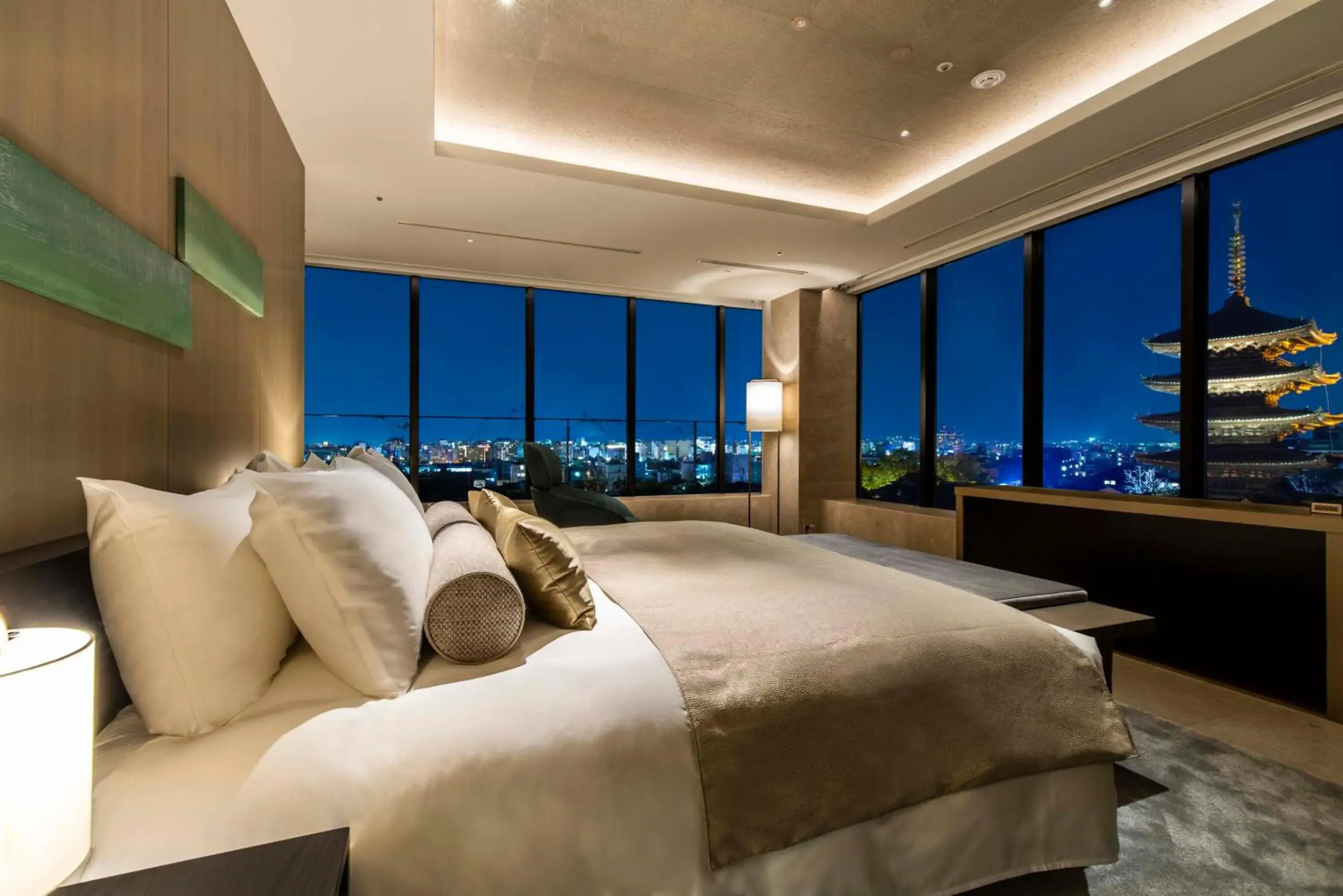 Photo of the whole room, Bed in The Hotel Seiryu Kyoto Kiyomizu - a member of the Leading Hotels of the World- Photo of the whole room, Bed in The Hotel Seiryu Kyoto Kiyomizu - a member of the Leading Hotels of the World-