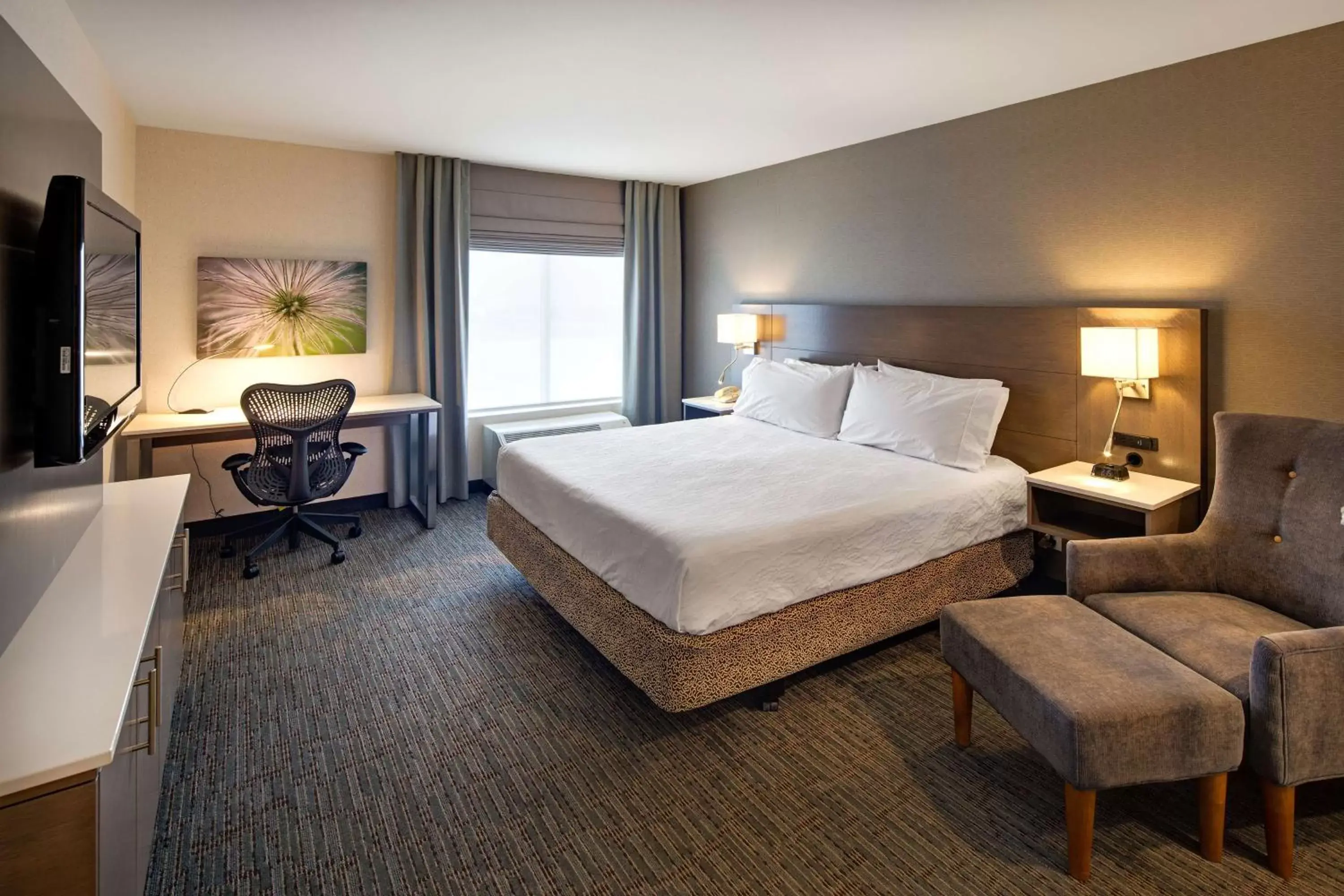 Bed in Hilton Garden Inn Toronto-Oakville