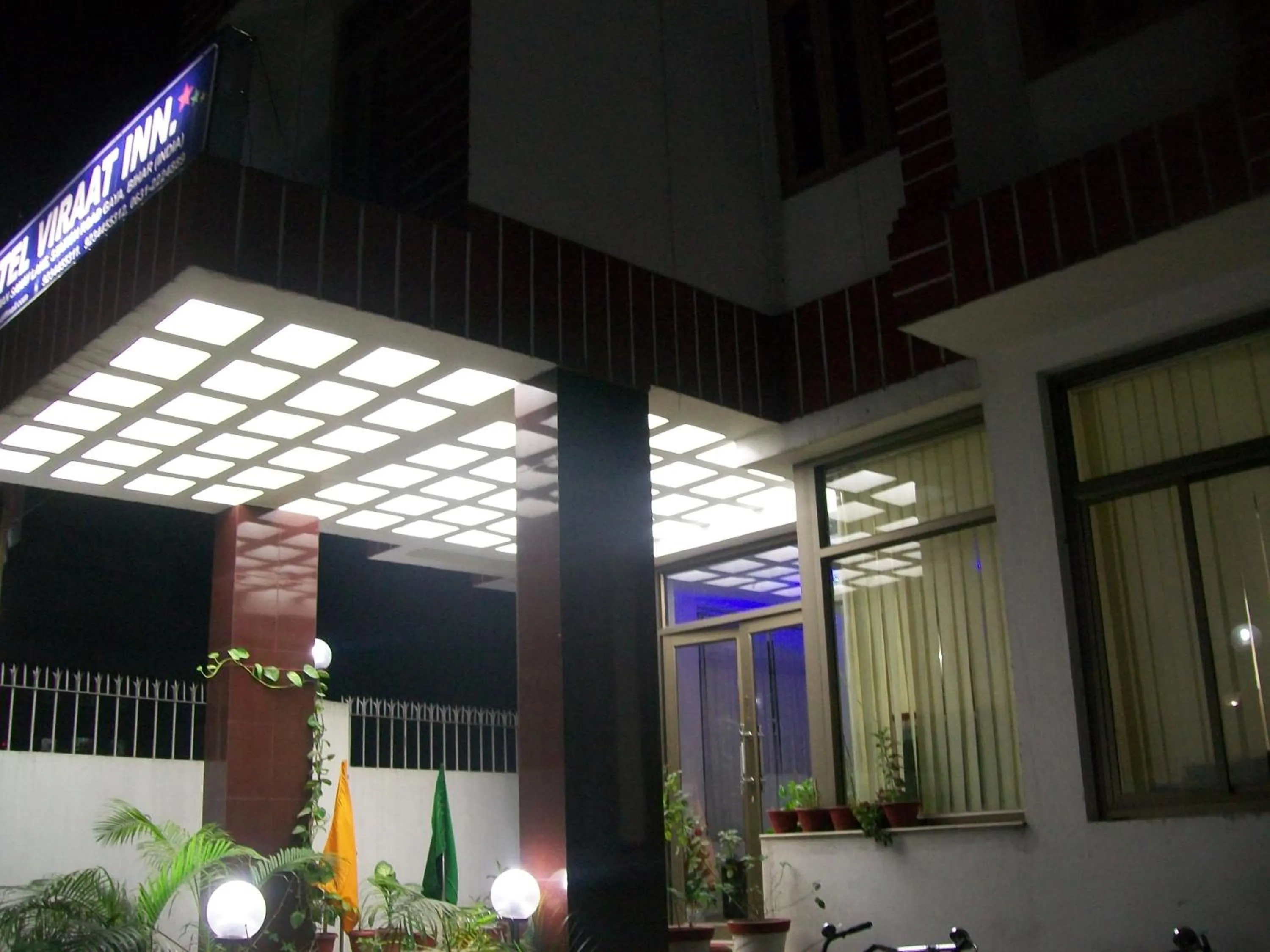 Facade/entrance in Hotel Viraat Inn