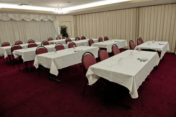 Business facilities in Centrepoint Motor Inn