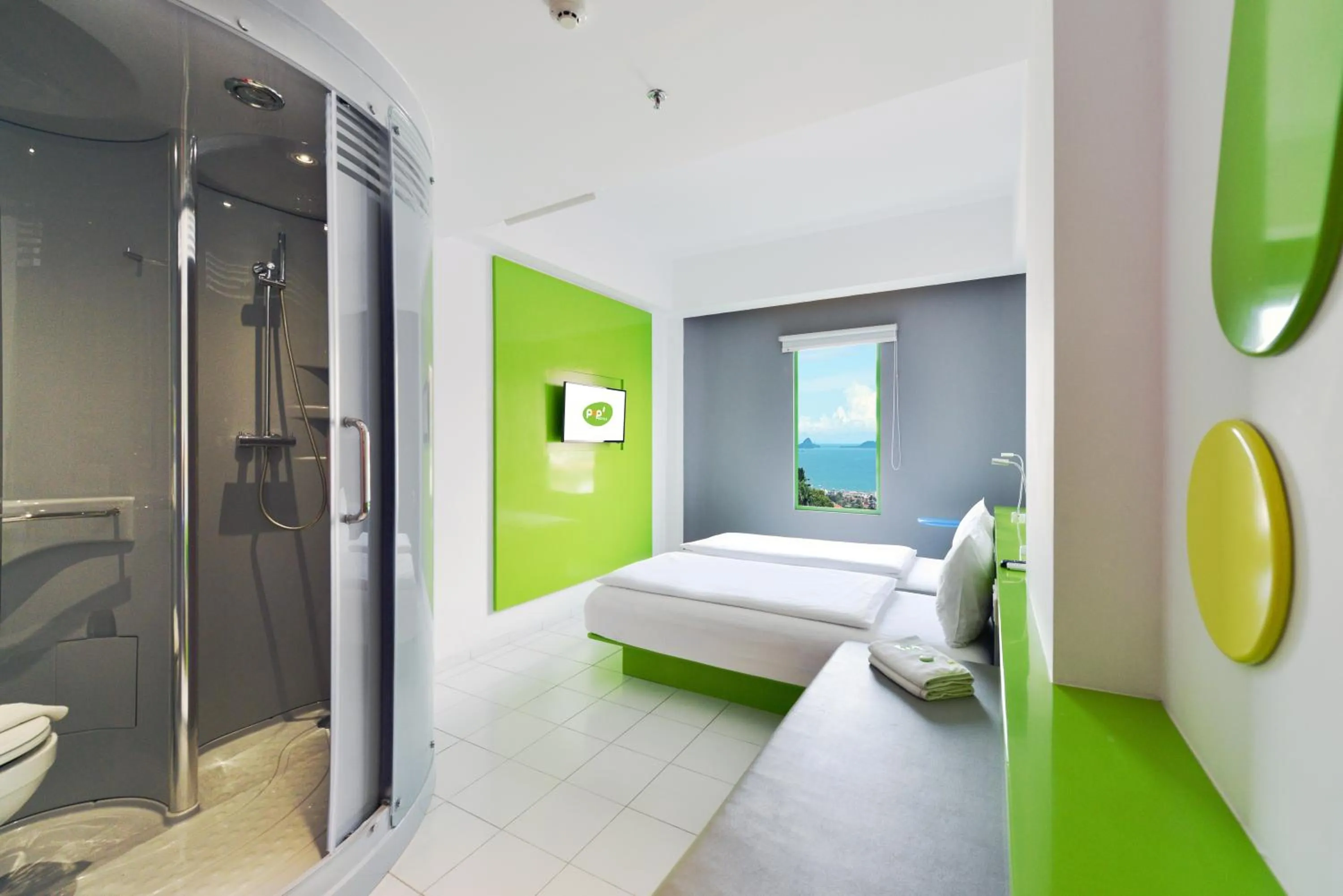 Bathroom, Bed in POP! Hotel Tanjung Karang