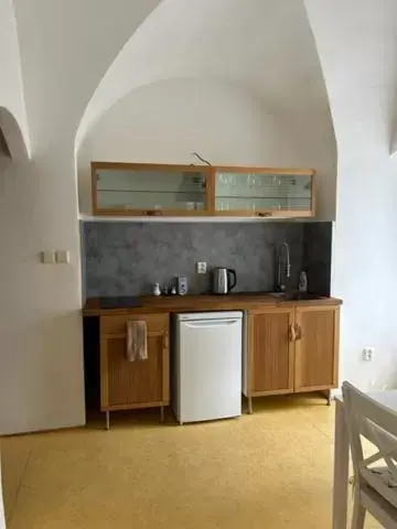 Kitchen/Kitchenette in Hotel U 3 Pstrosu