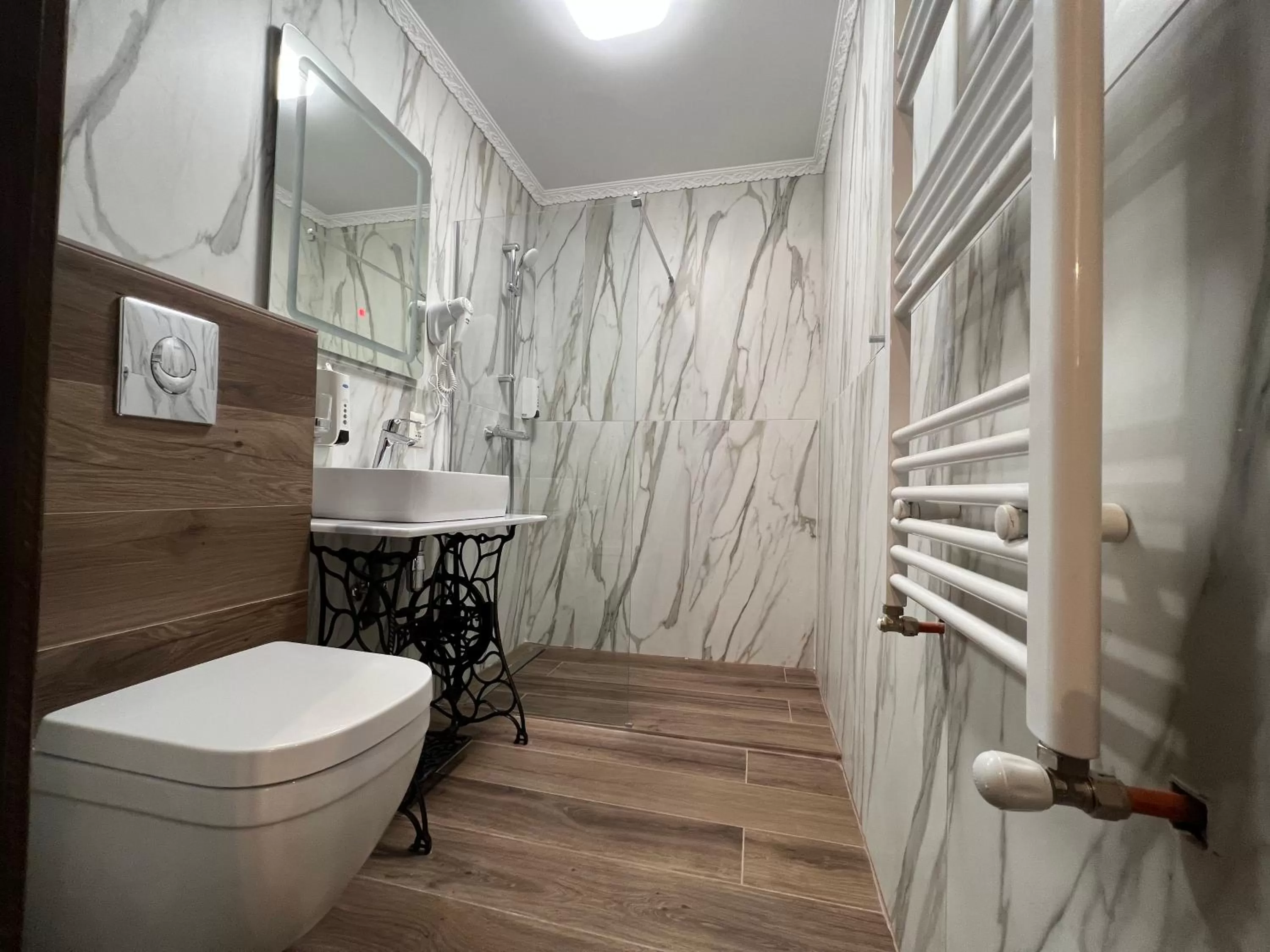 Shower in Hotel Boutique Cathedral Plaza Residences room for rent downtown