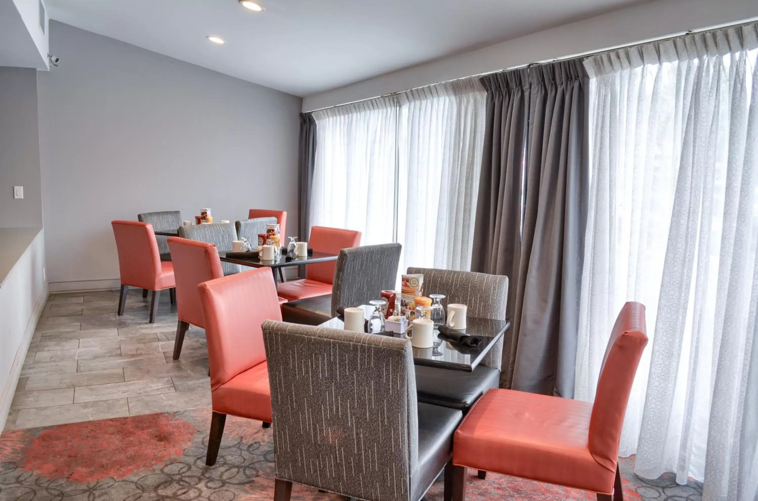 Restaurant/places to eat in Holiday Inn Mobile West I-10 by IHG Restaurant/places to eat in Holiday Inn Mobile West I-10 by IHG