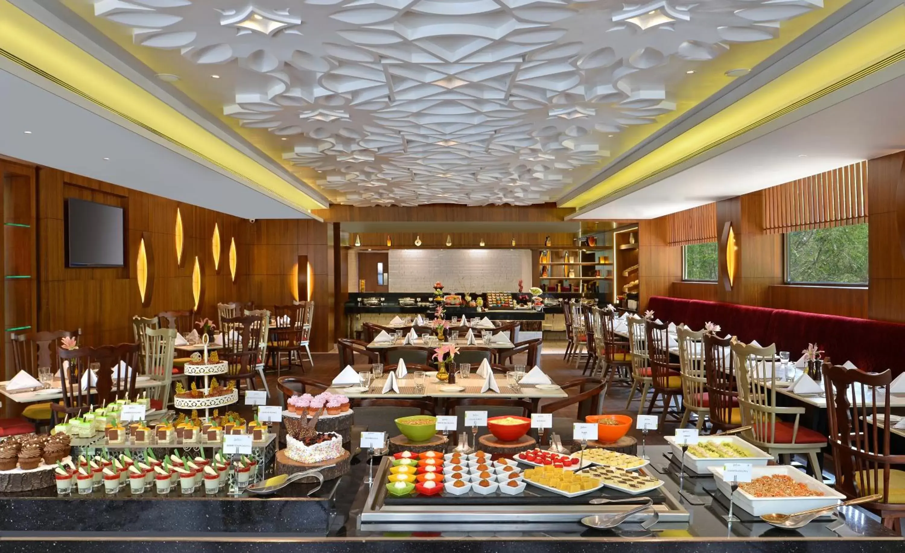 Buffet breakfast, Restaurant/Places to Eat in Radisson Gwalior