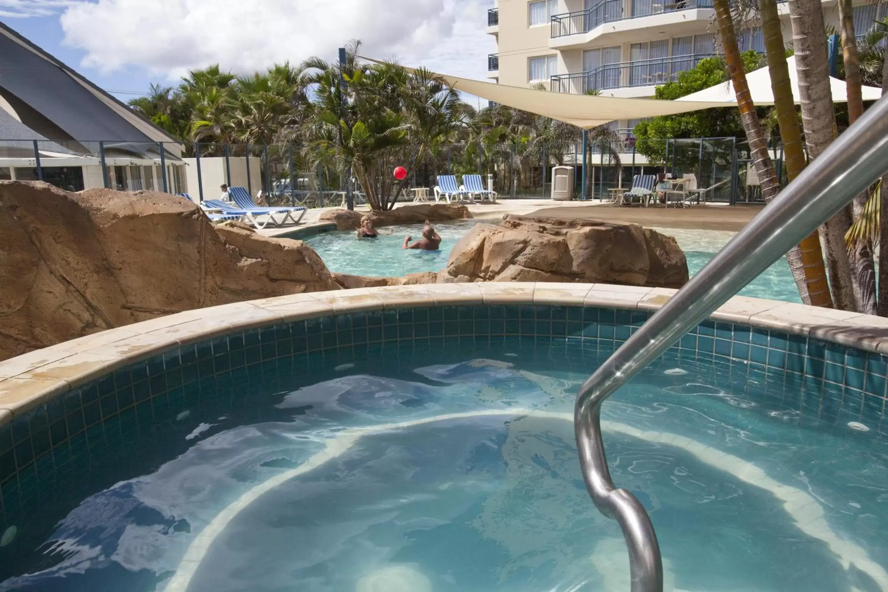 Hot Tub, Swimming Pool in Club Wyndham Kirra Beach