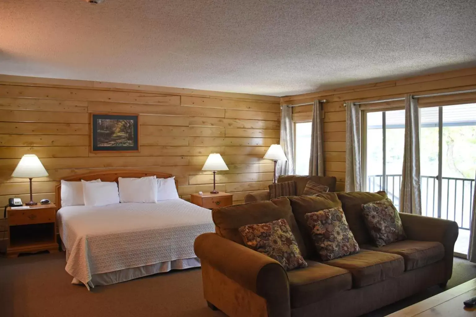 Family Room with Balcony in Paddle Wheel Inn