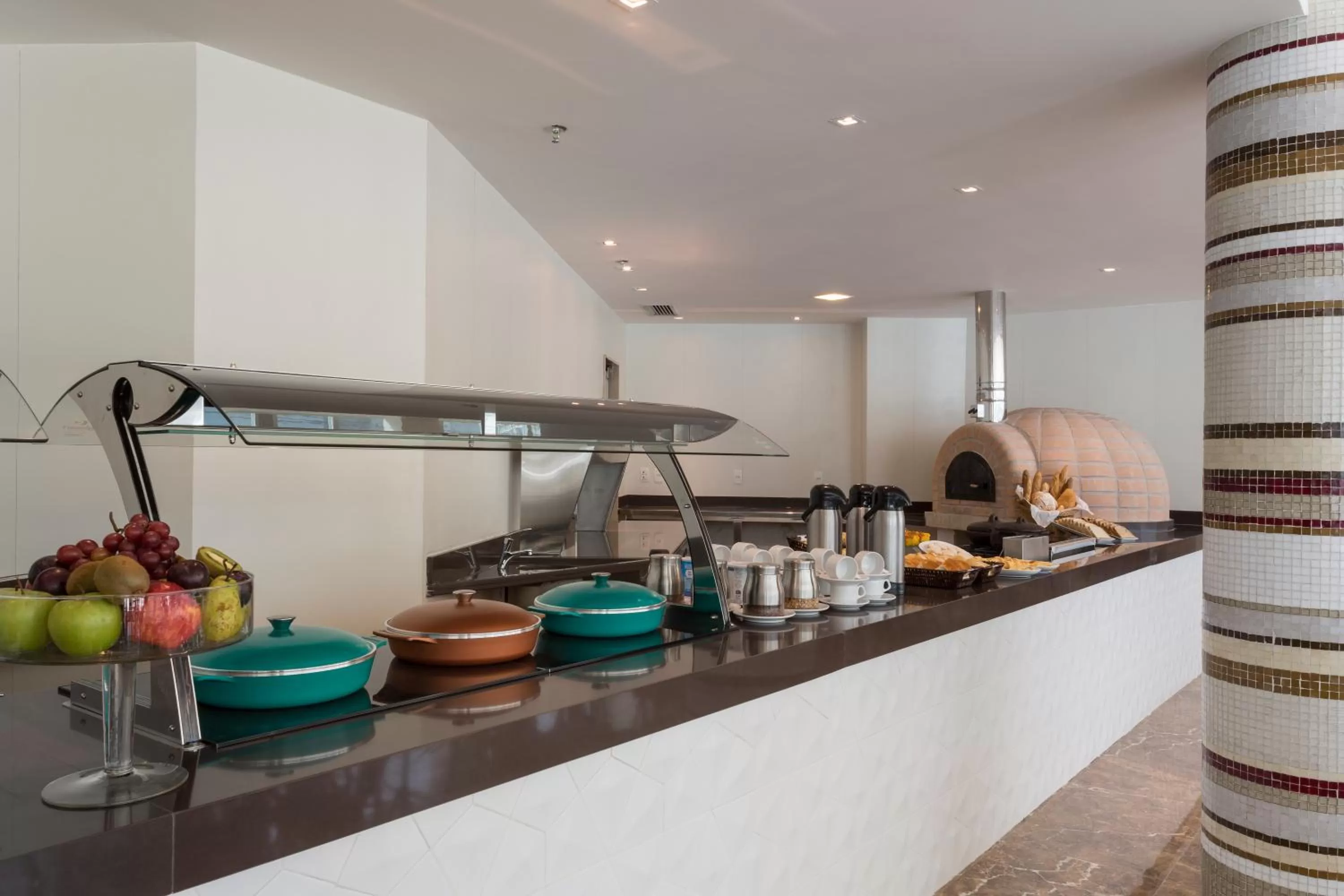 Restaurant/places to eat in Sleep Inn Praia do Canto