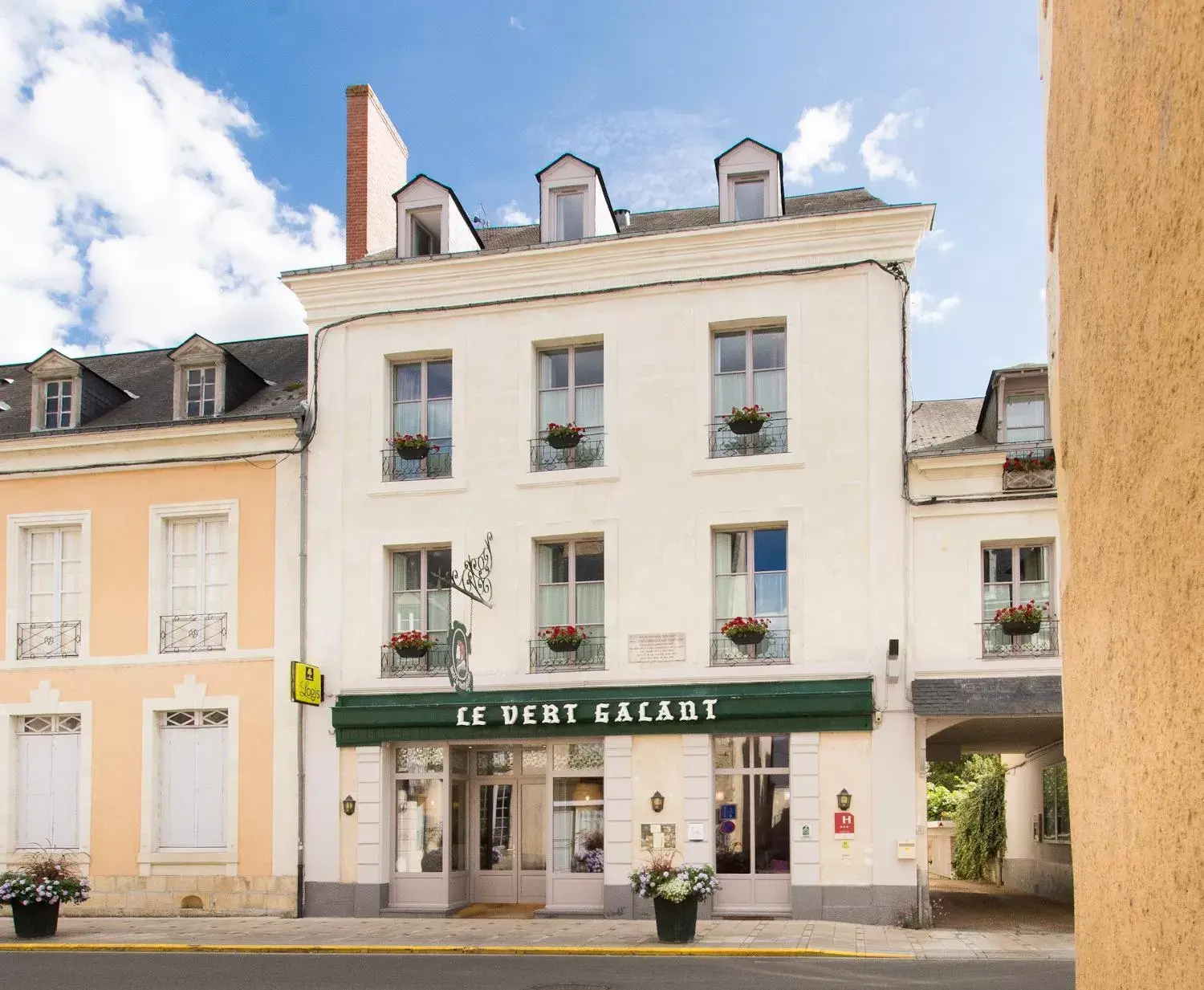 Property Building in Logis Hôtel Le Vert Galant