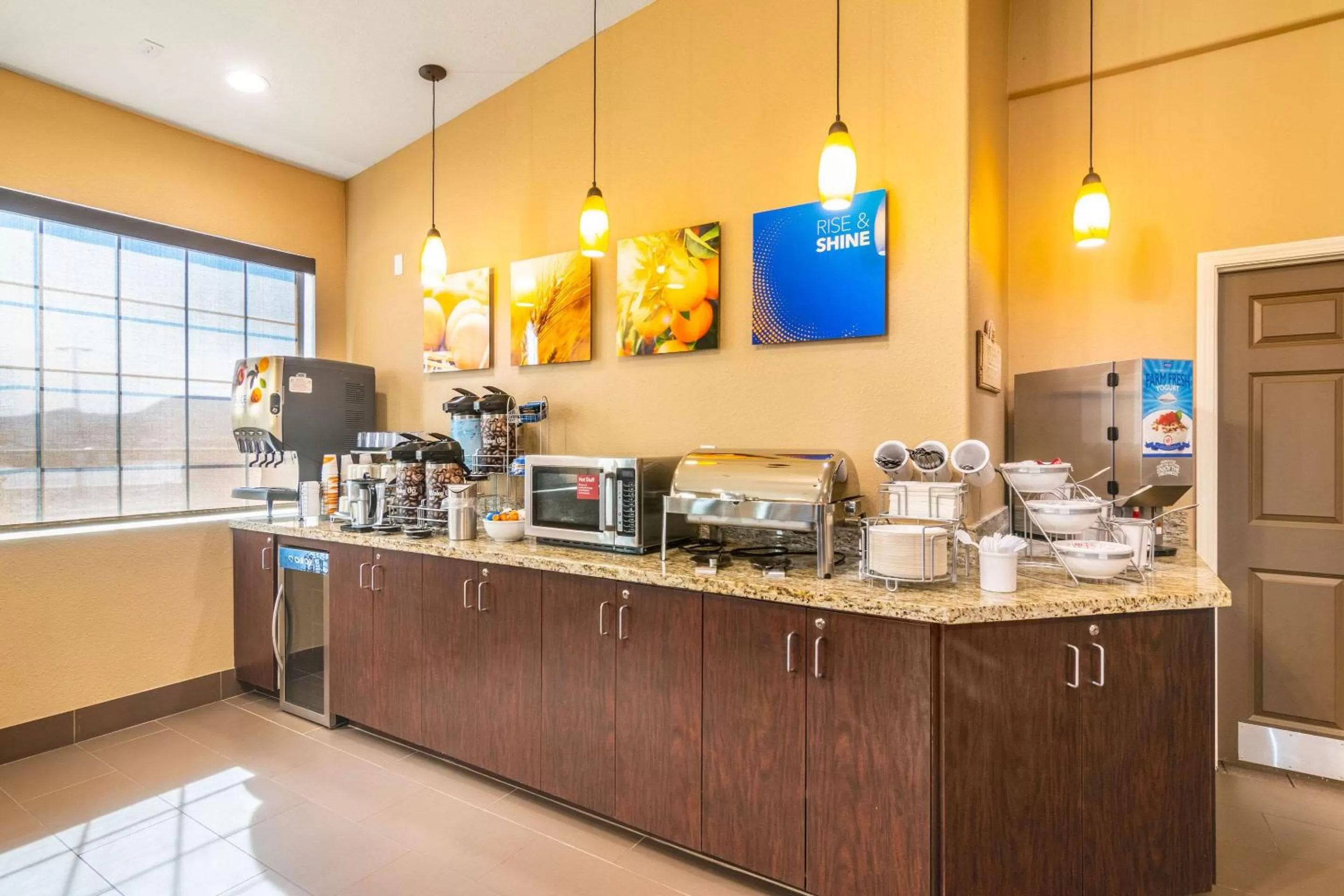 Restaurant/places to eat in Comfort Inn & Suites