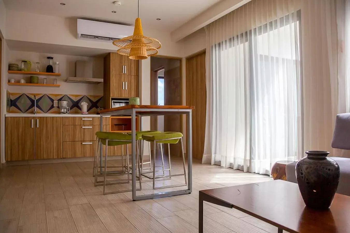 Kitchen or kitchenette, Dining Area in Opal Suites Apartments