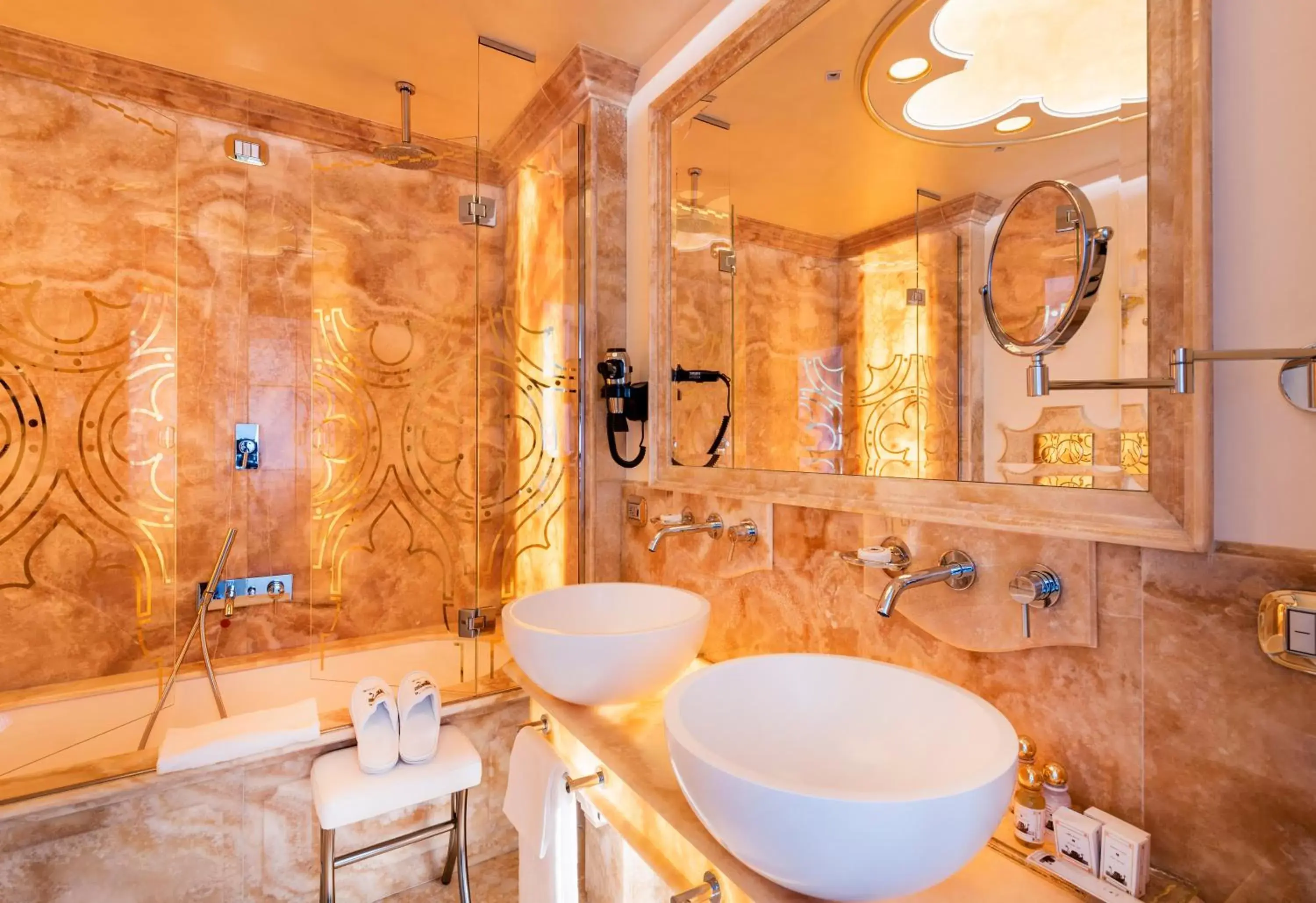 Bathroom in Monaco & Grand Canal