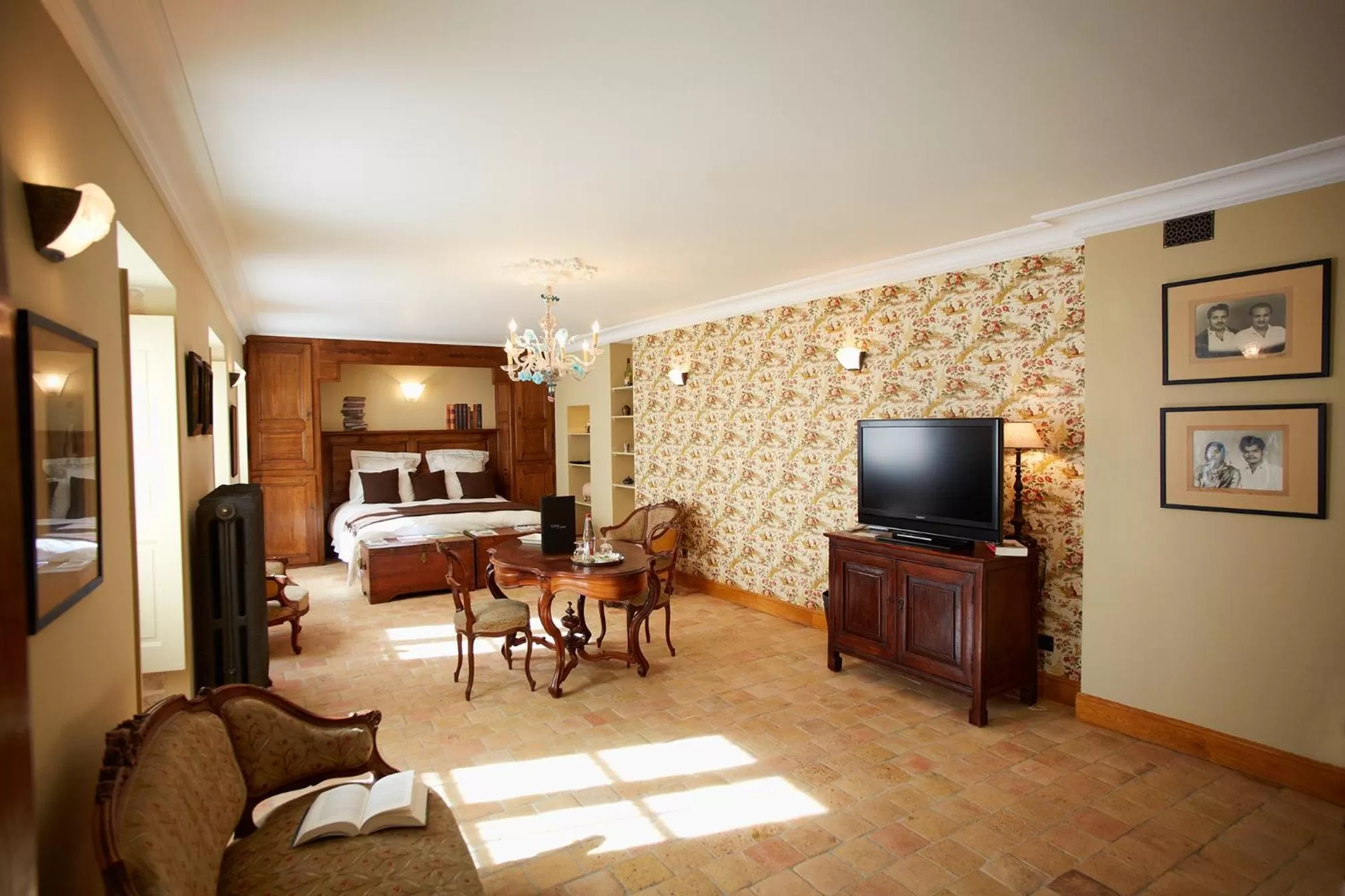 TV and multimedia in Le Clos Sainte-Marguerite