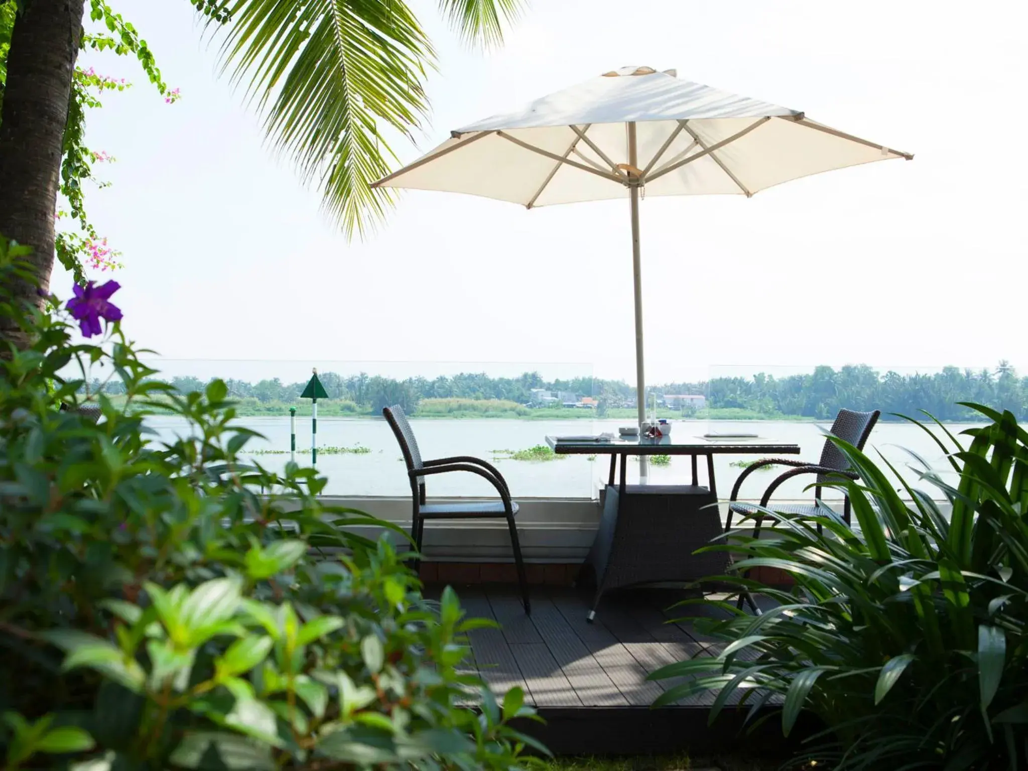 Restaurant/places to eat, Swimming Pool in Villa Song Saigon (Saigon River Villa)
