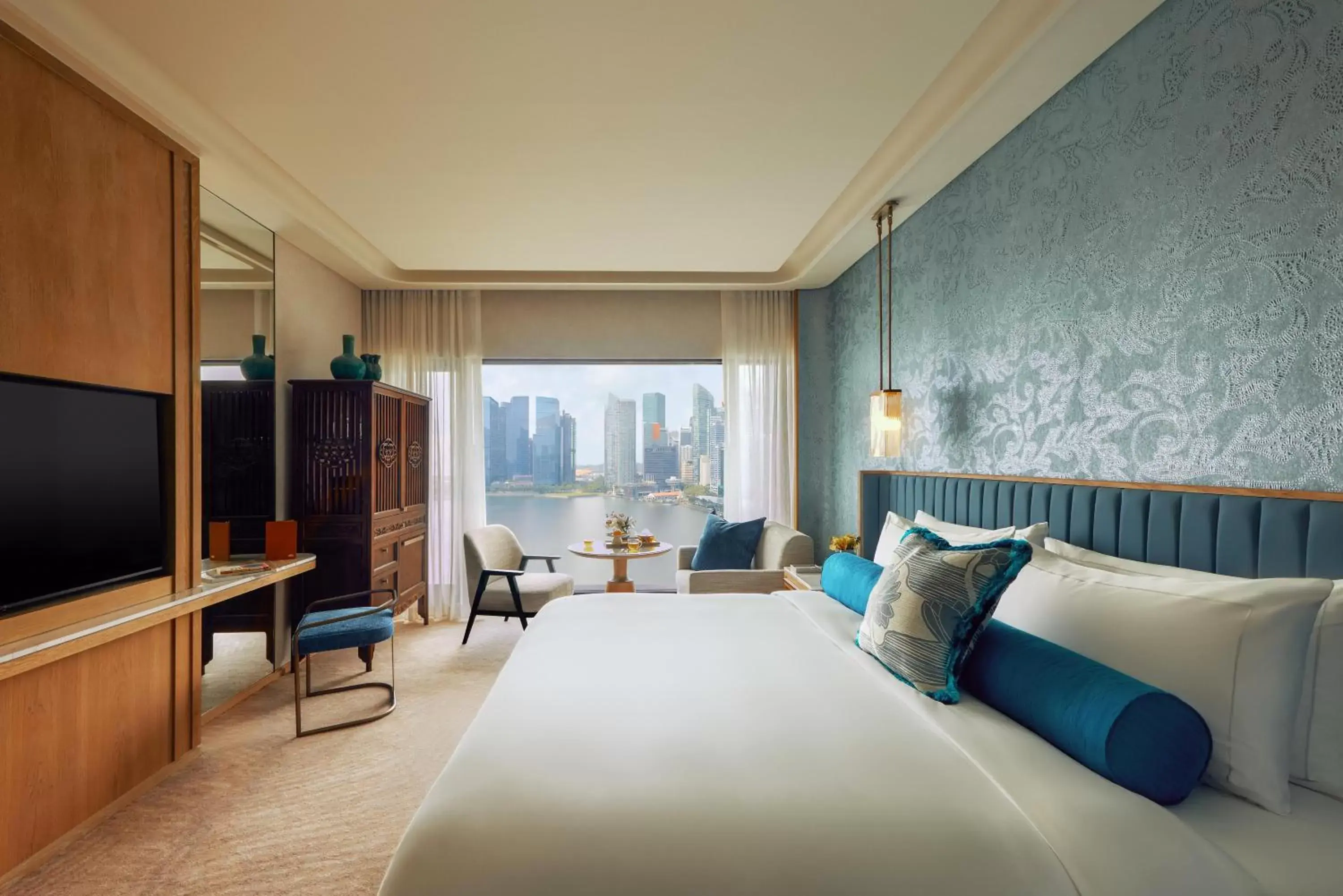 Bedroom, Bed in Mandarin Oriental, Singapore