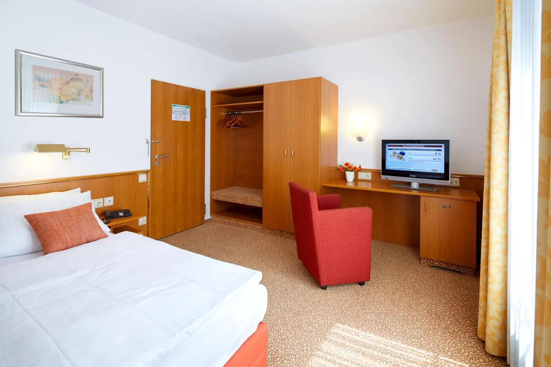 Photo of the whole room, Bed in Best Western Hotel Lippstadt