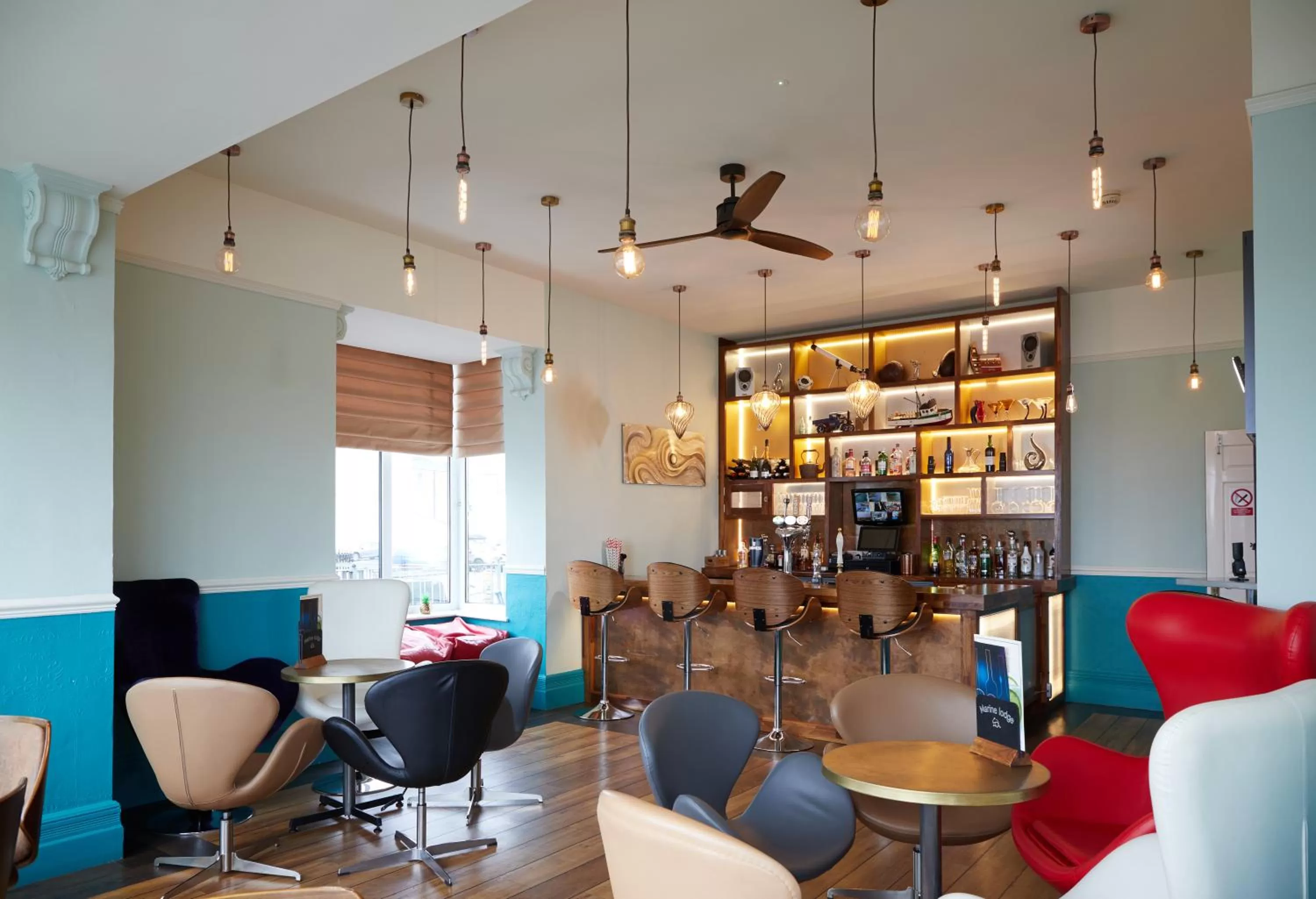 Lounge or bar in Marine Lodge