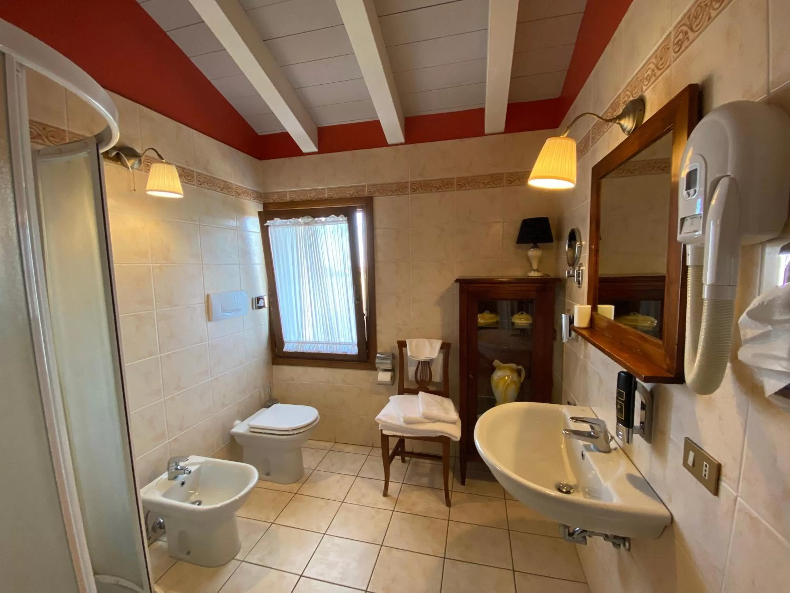 Shower in Le Fate Corbezzole