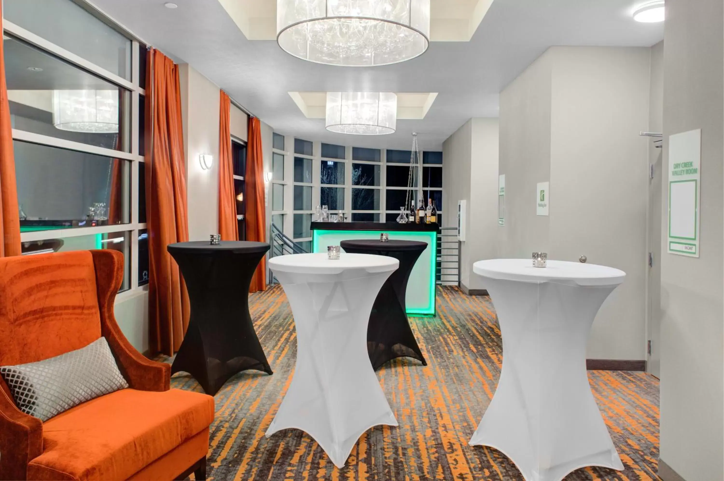 Meeting/conference room in Holiday Inn Windsor - Wine Country, an IHG Hotel