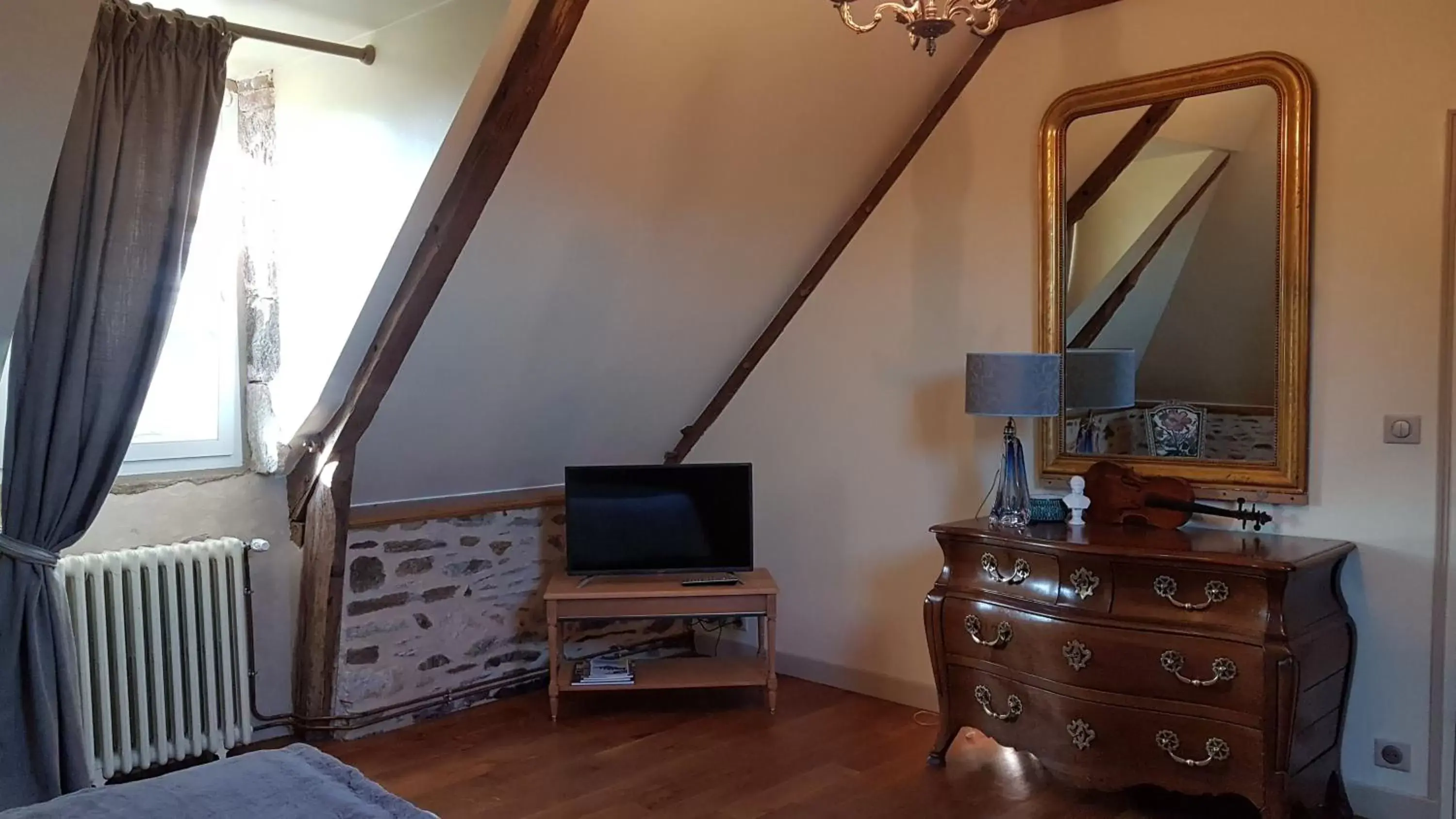 Bedroom, TV/Entertainment Center in Le Manoir de la Bigotière