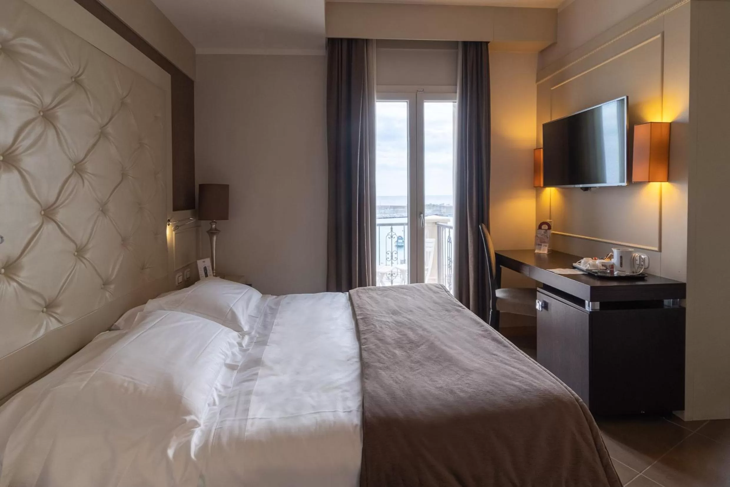 Bedroom, Bed in Best Western Plus Hotel Perla Del Porto