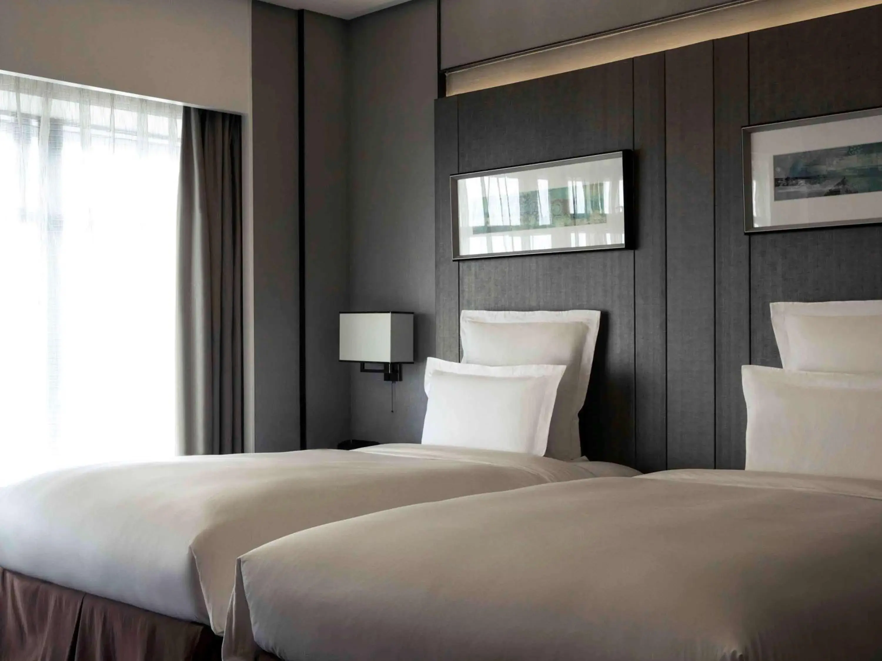 Photo of the whole room, Bed in Pullman Shanghai South Hotel