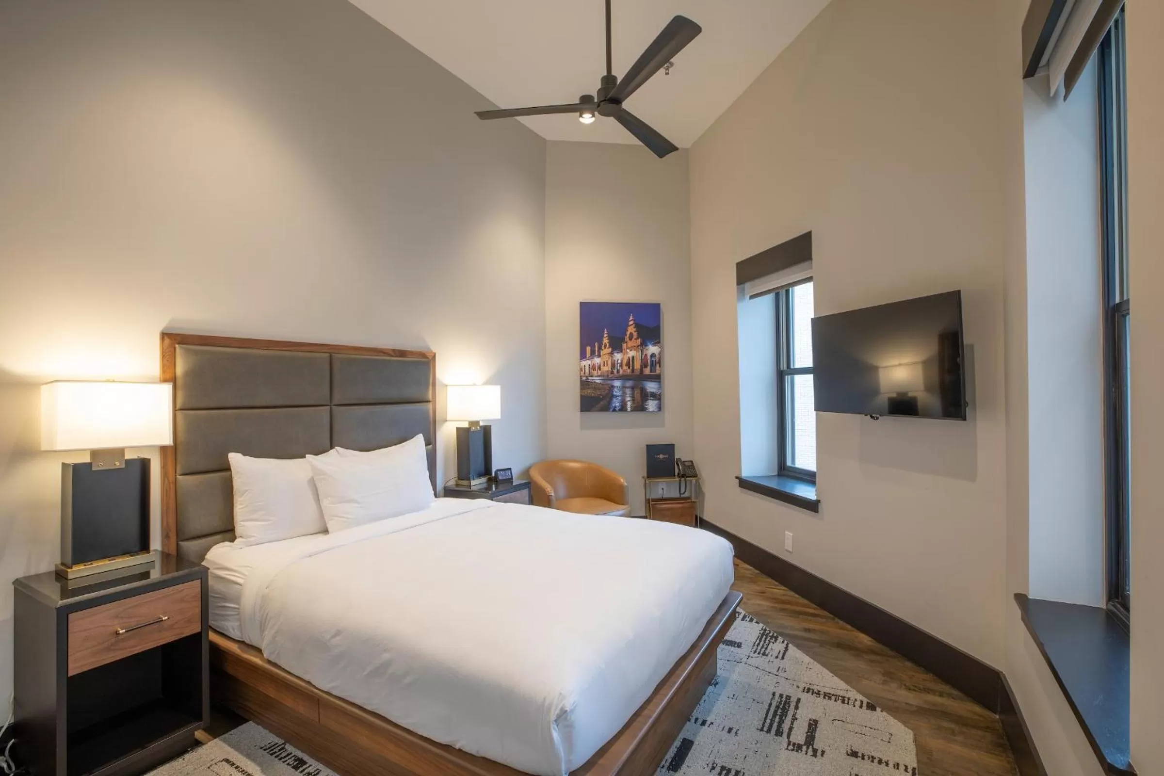 Bedroom, Bed in The Bee Hotel, Danville