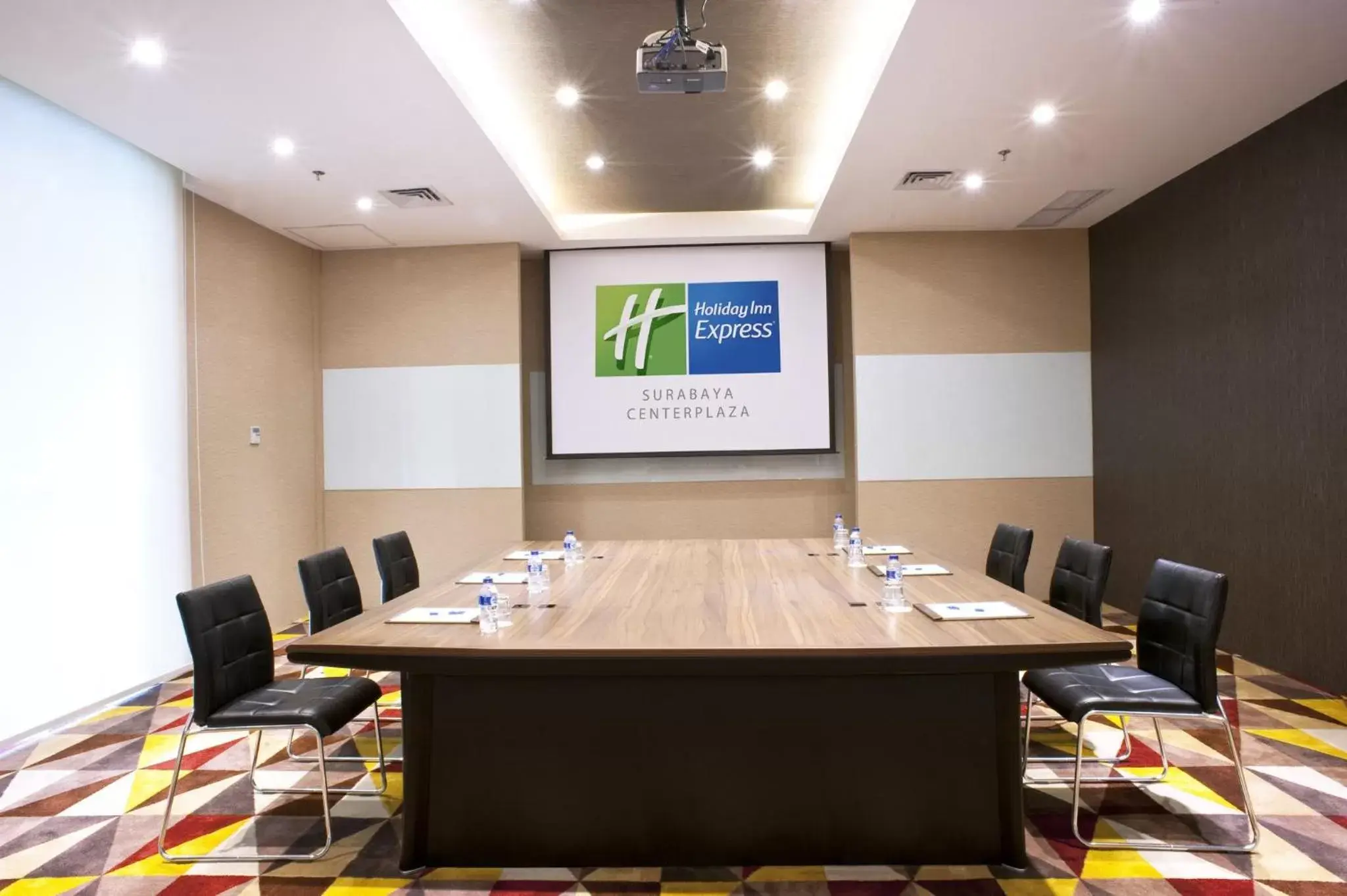 Meeting/conference room in Holiday Inn Express Surabaya CenterPoint, an IHG Hotel