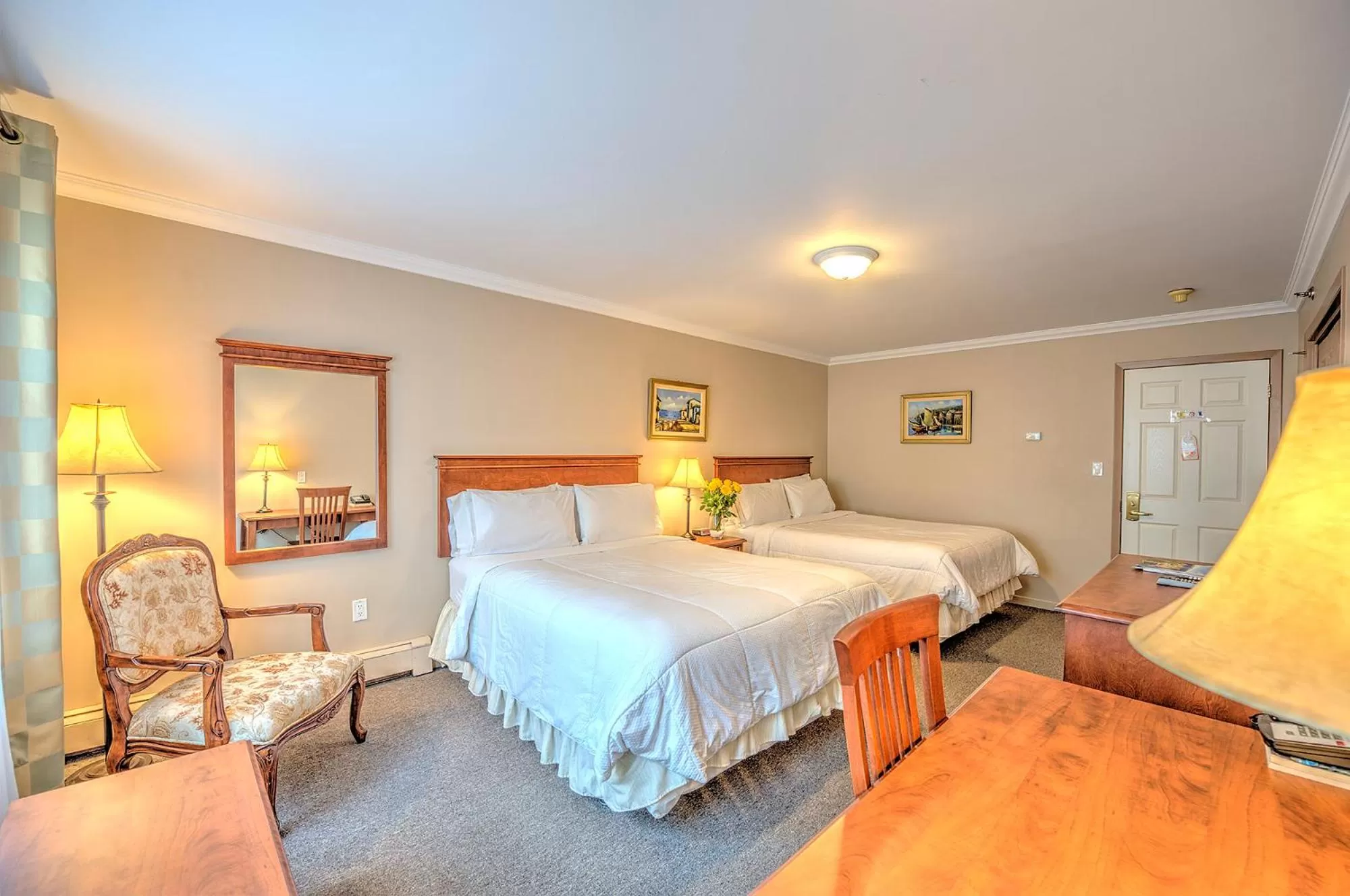 Photo of the whole room, Bed in The Sonata Inn