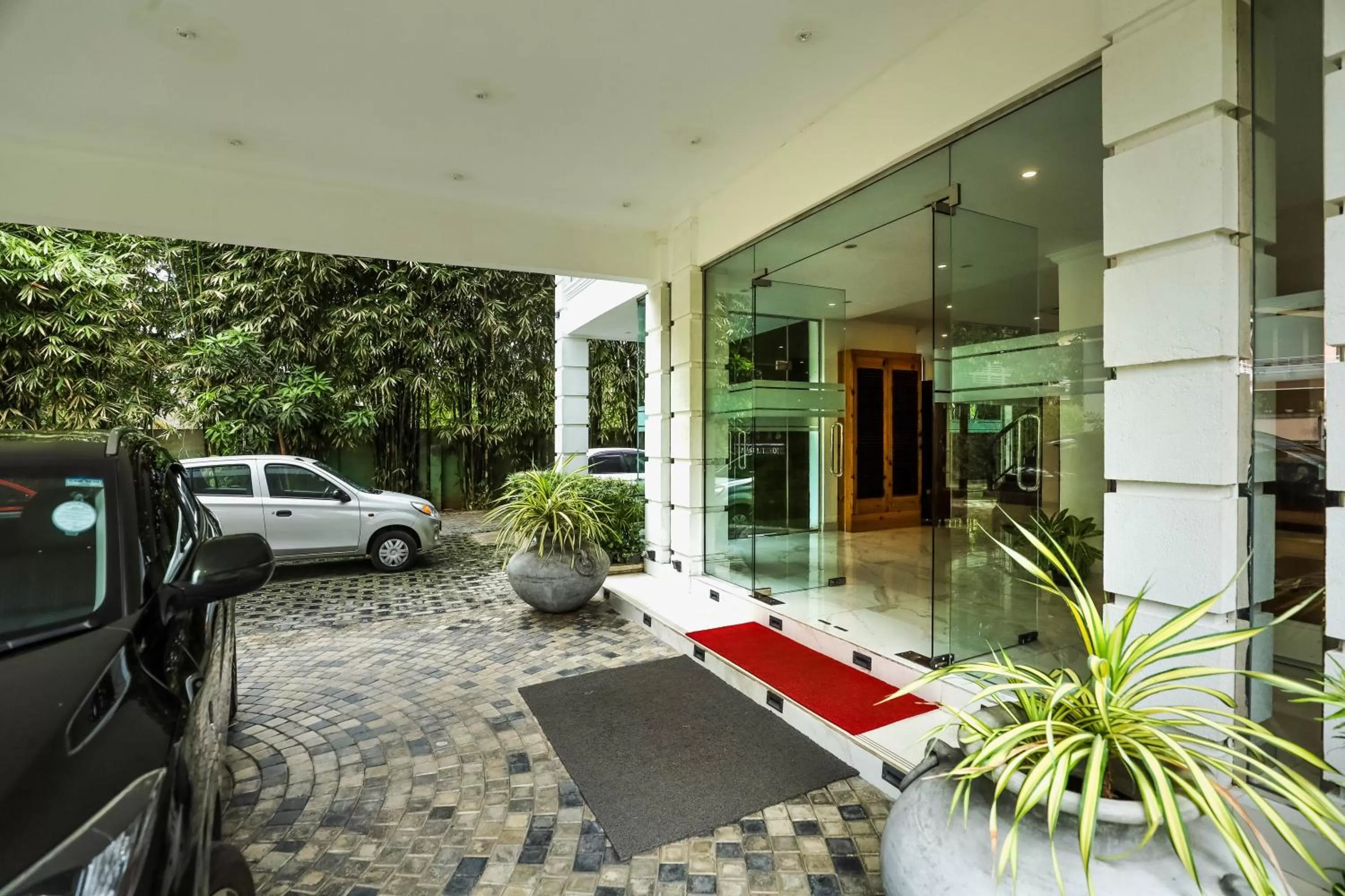 Facade/entrance in Hotel Ganthera Kandy
