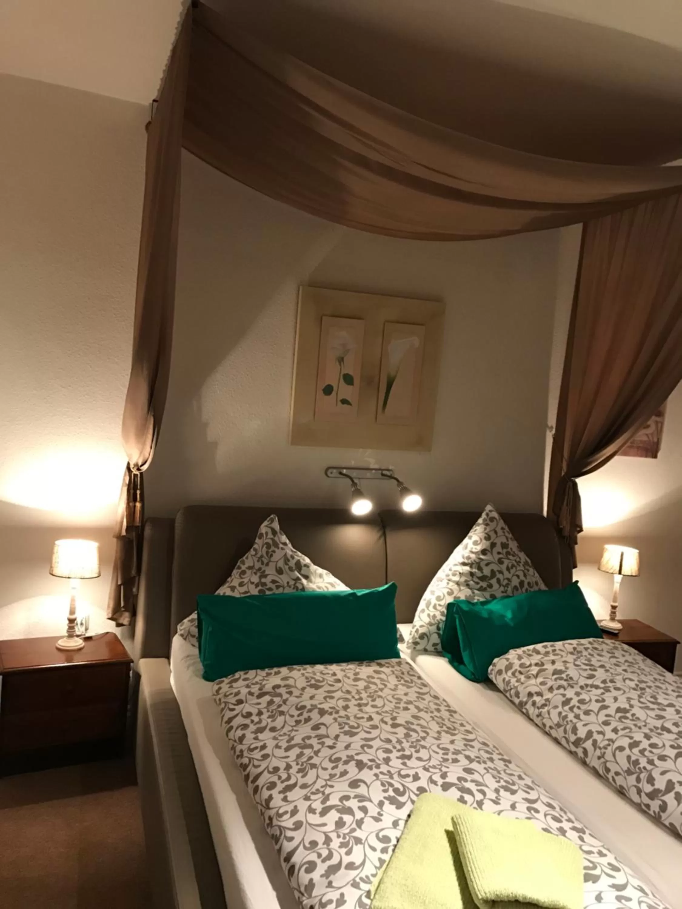 Photo of the whole room, Bed in Leezdorfer Hof